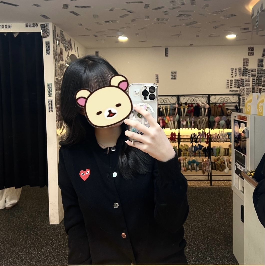 Play Comme des Garcons Red Heart Knit Cardigan Black 착용 스타일