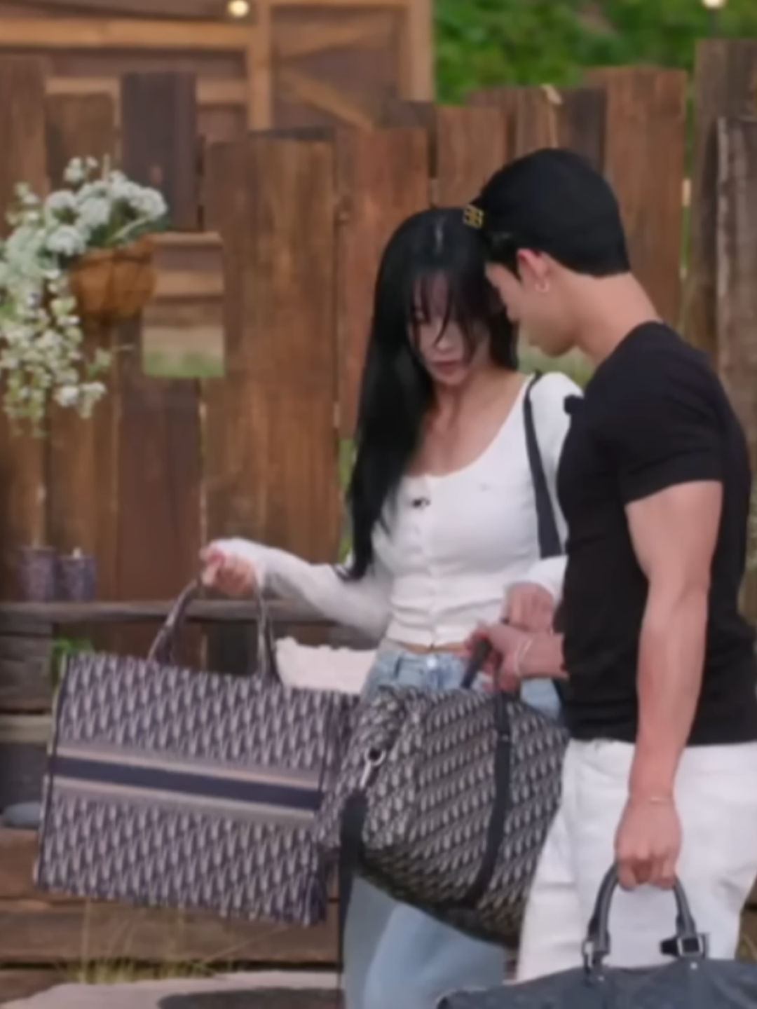 (W) Avavav Smock Cocktail Dress Blue Yellow, BORN TO WIN Velour Slim Fit Hoodie Brown 착용 스타일 - 5