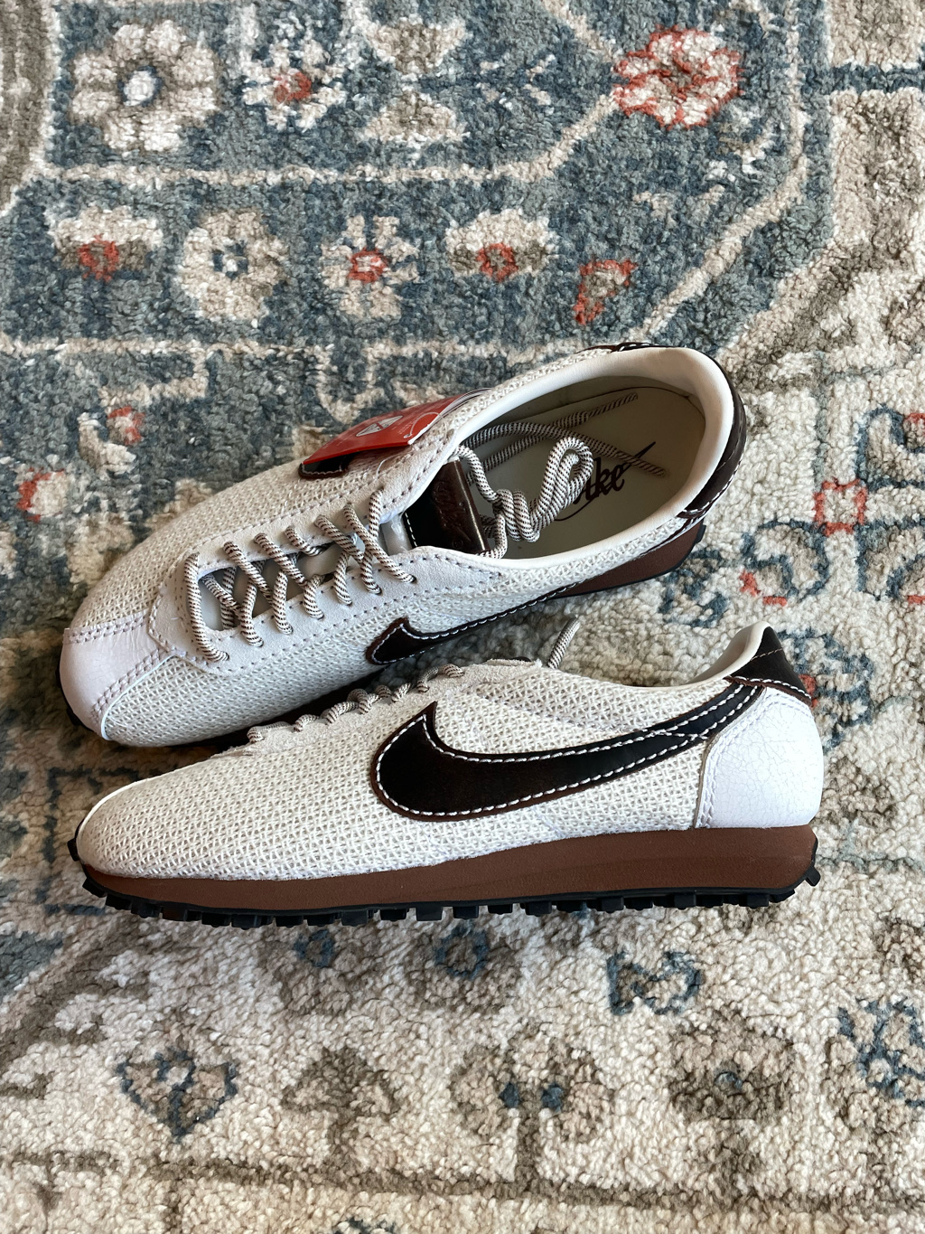 Nike LD-1000 Soft Pearl Black 착용 스타일 - 1