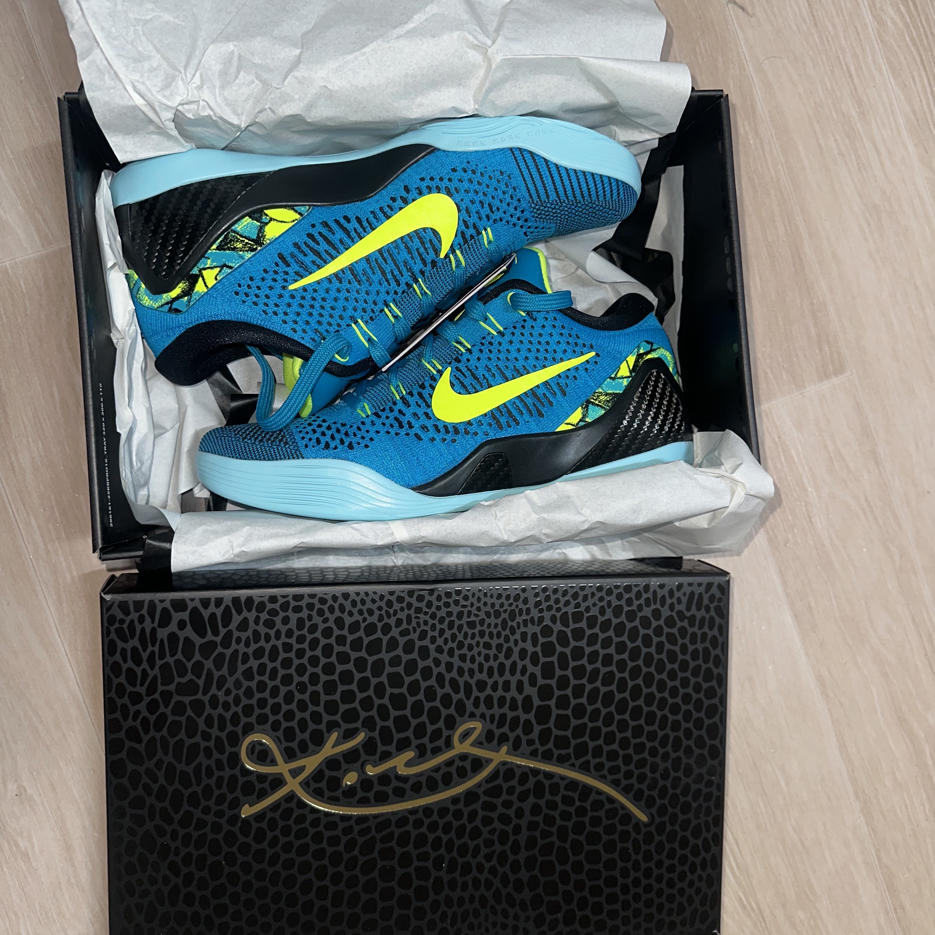 Nike Kobe 9 Elite Low Protro Neo Turquoise and Volt 착용 스타일 - 2