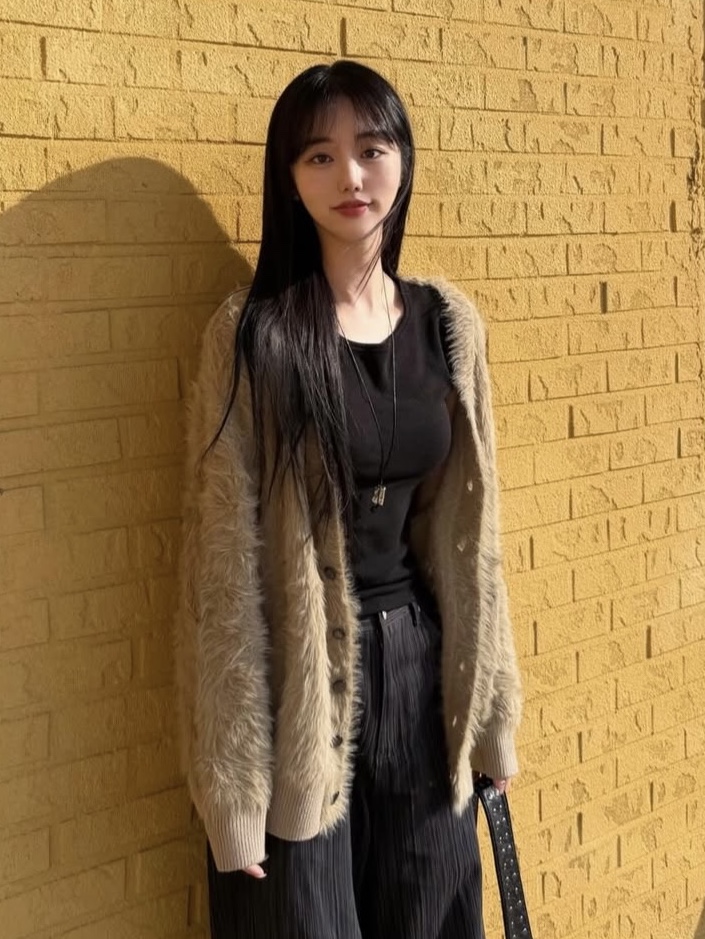 PHOS333 Hairy Cardigan Beige, PHOS333 Hairy Cardigan Blue Grey 착용 스타일 - 3