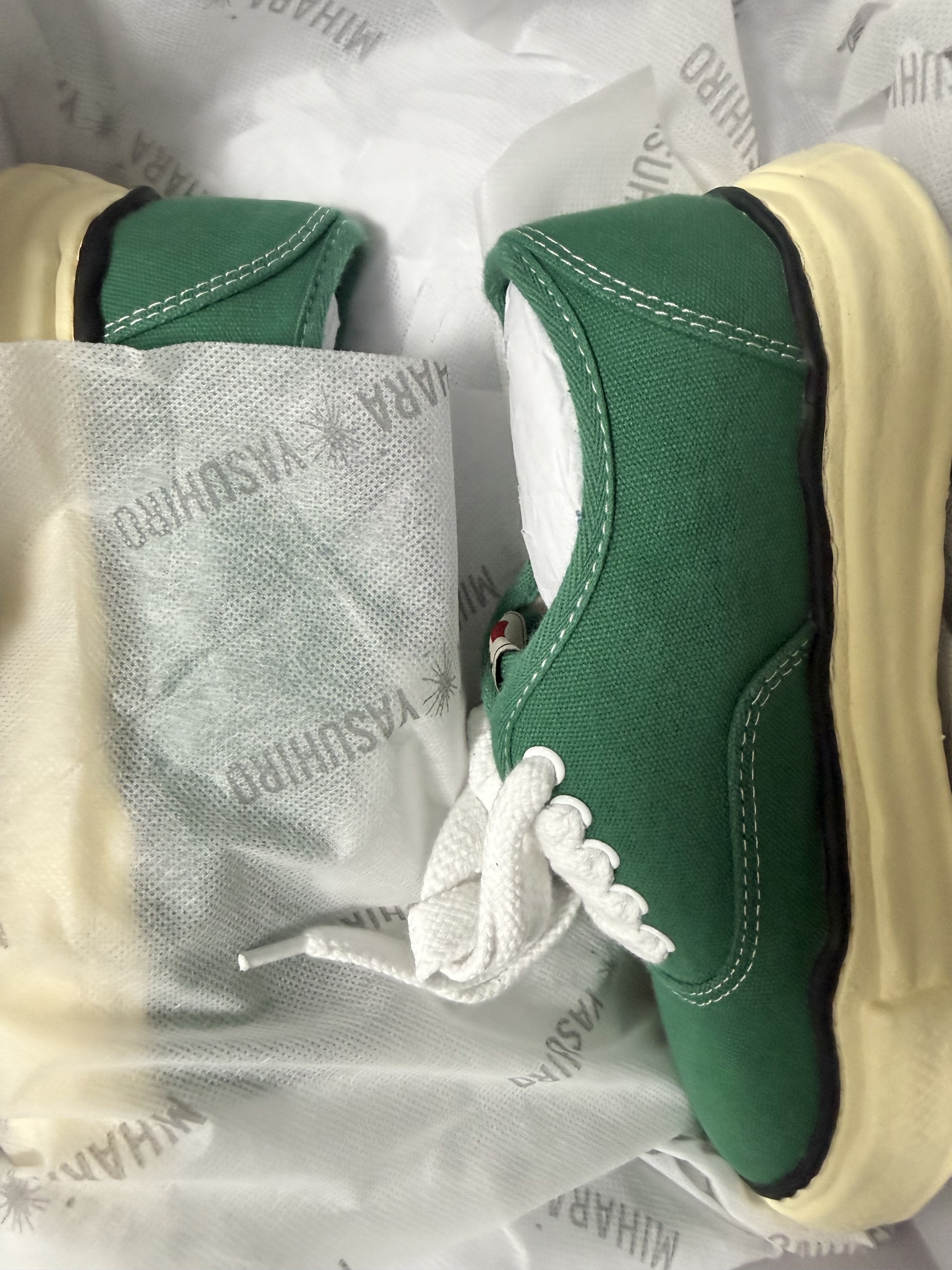 Maison Mihara Yasuhiro Baker OG Sole Canvas Low Cut Sneakers Green, Maison Mihara Yasuhiro Baker OG Sole Canvas Low Cut Sneakers CL Green 착용 스타일 - 5
