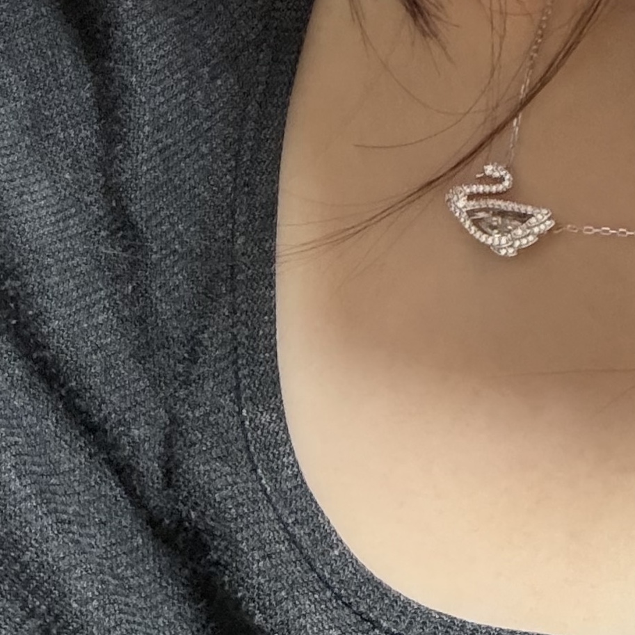 (W) Swarovski Dancing Swan Necklace White Rhodium Plated 착용 스타일