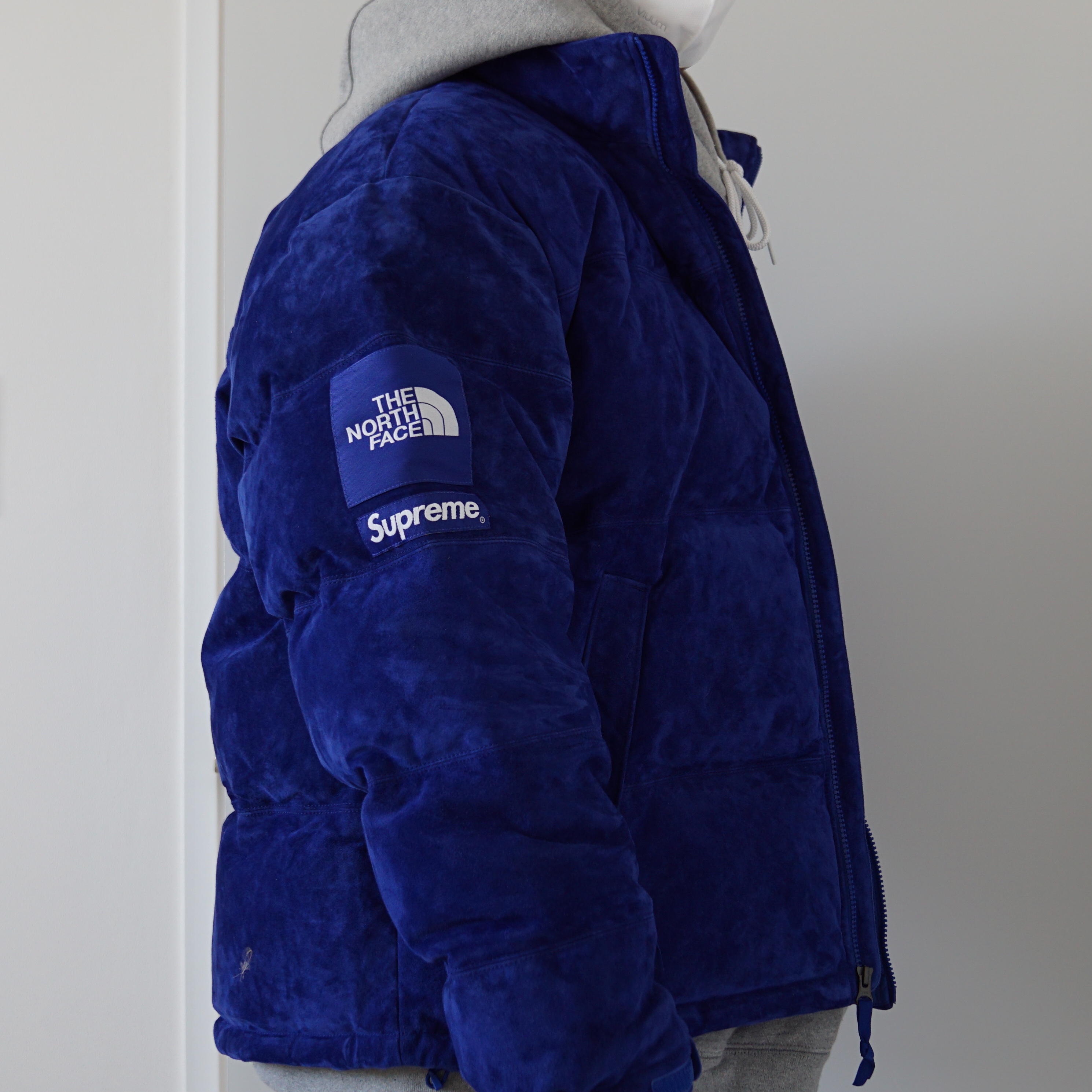 Supreme x The North Face Suede Nuptse Jacket Blue - 23FW 착용 스타일 - 2