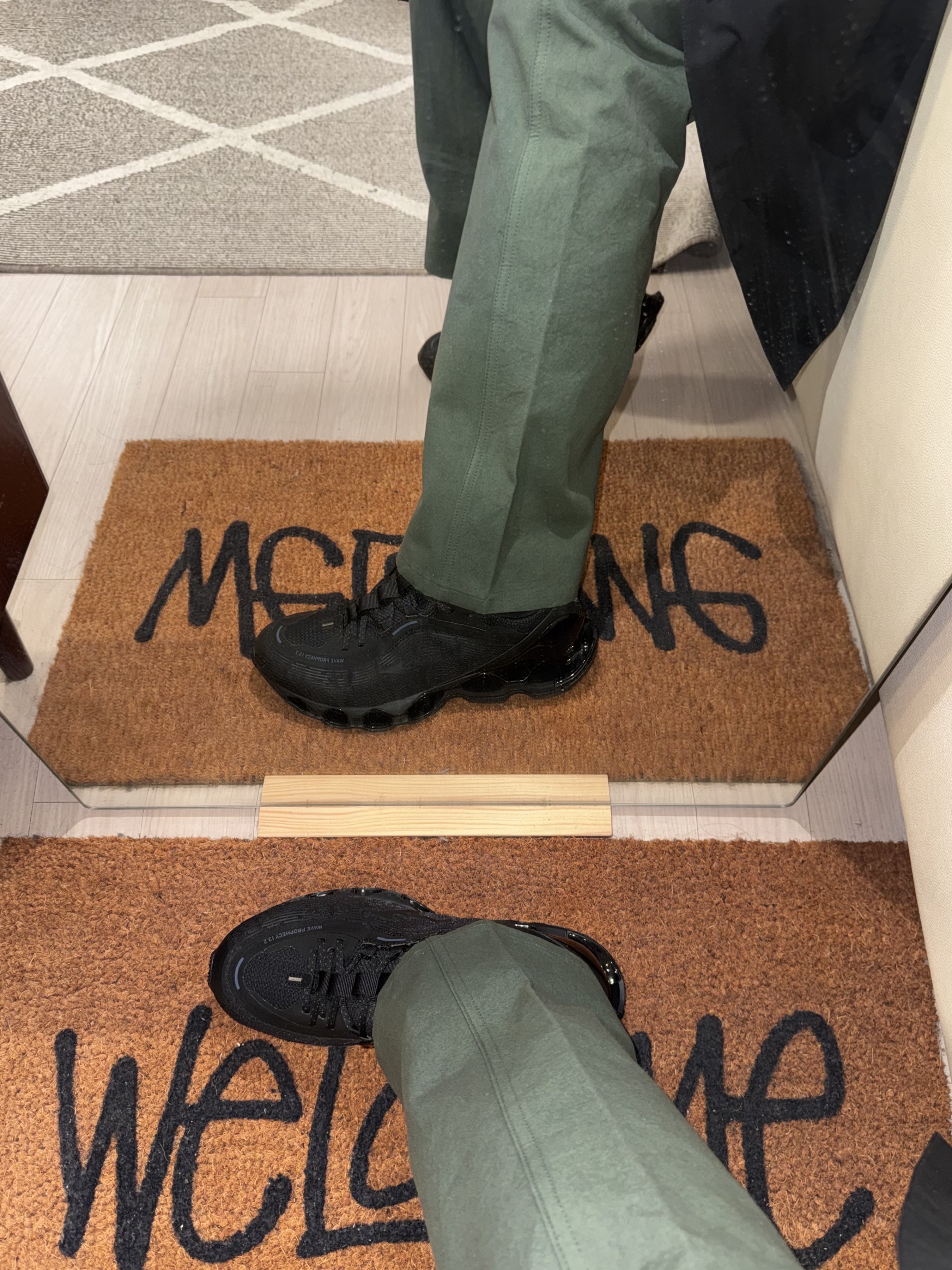 Stussy Welcome Mat Cocoa 착용 스타일