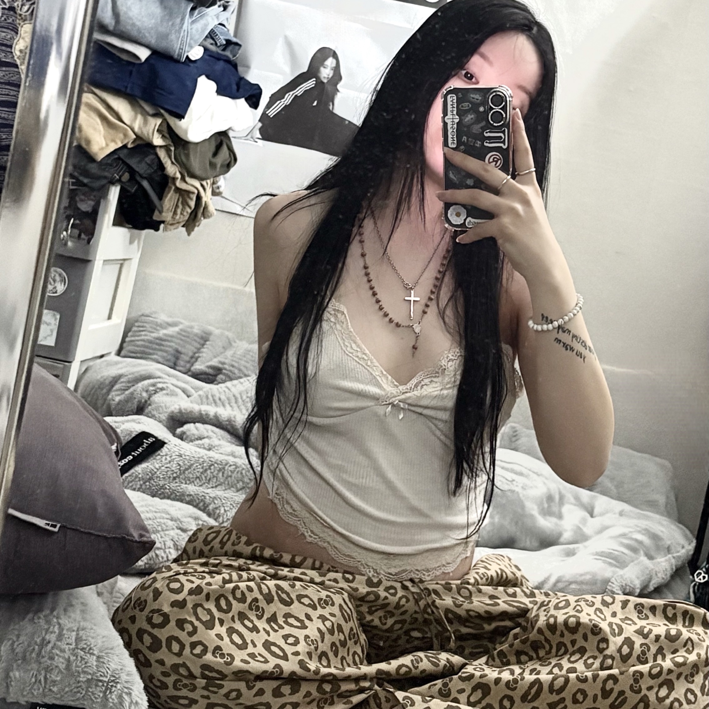 Spao x Sanrio Characters Hello Kitty Leopard Pajama Pants Brown 착용 스타일 - 2