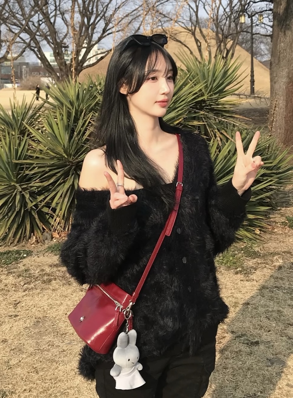 PHOS333 Hairy Cardigan Black, PHOS333 Hairy Cardigan Beige 착용 스타일 - 2