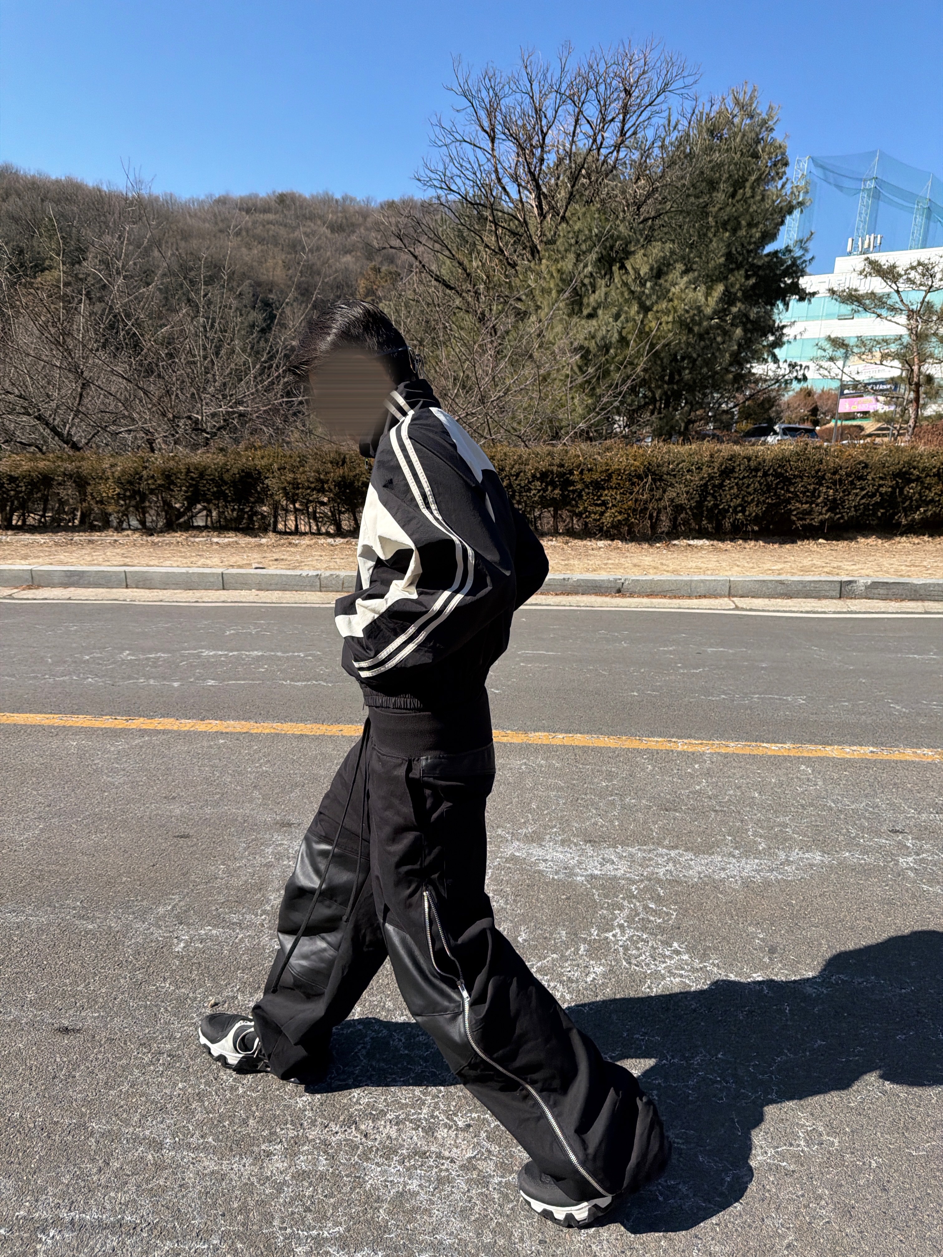 On Running x Post Archive Faction (Paf) Cloudmonster Hyper Black 착용 스타일 - 7