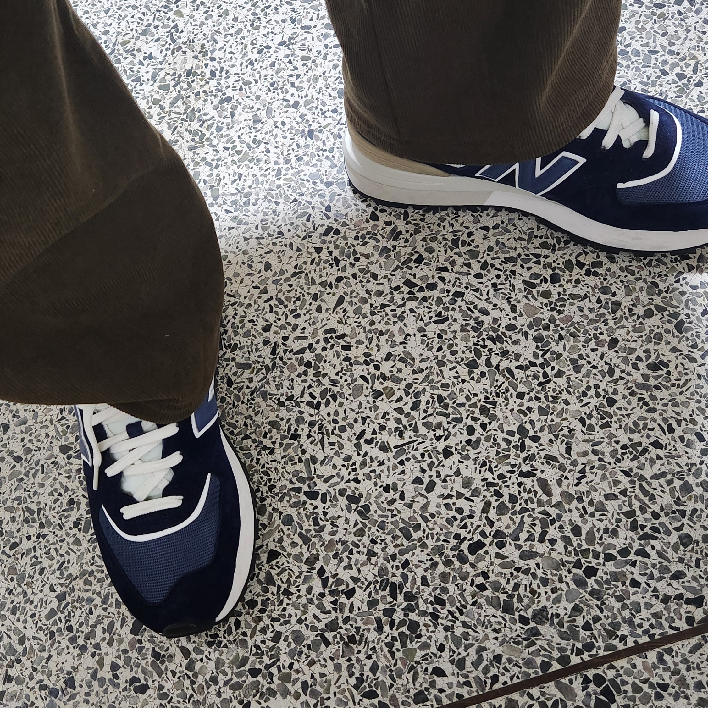 New Balance 574 Legacy Navy 착용 스타일