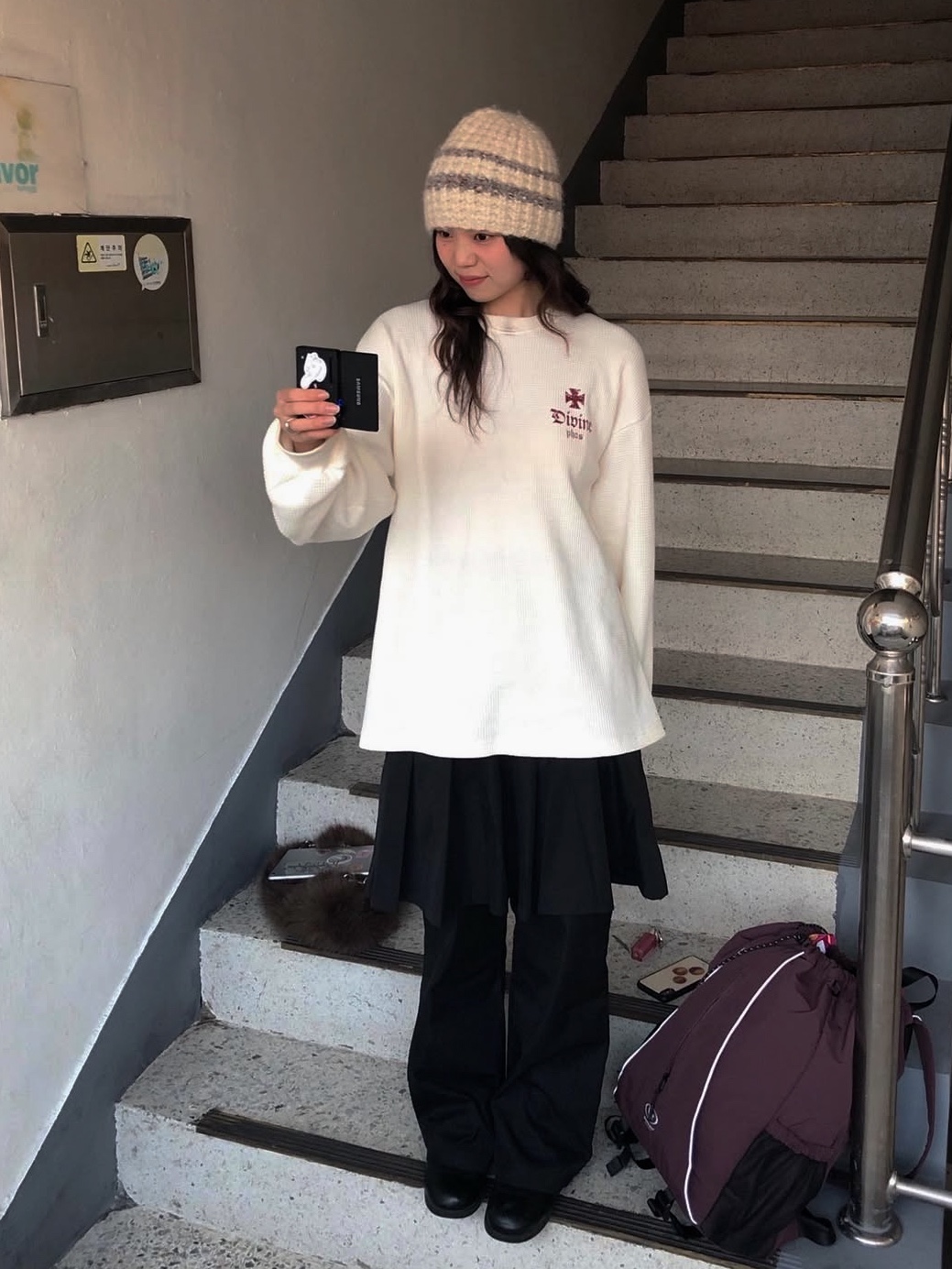 PHOS333 Divine Waffle Long Sleeved Cream, PHOS333 Divine Waffle Long Sleeved Dark Brown 착용 스타일 - 1