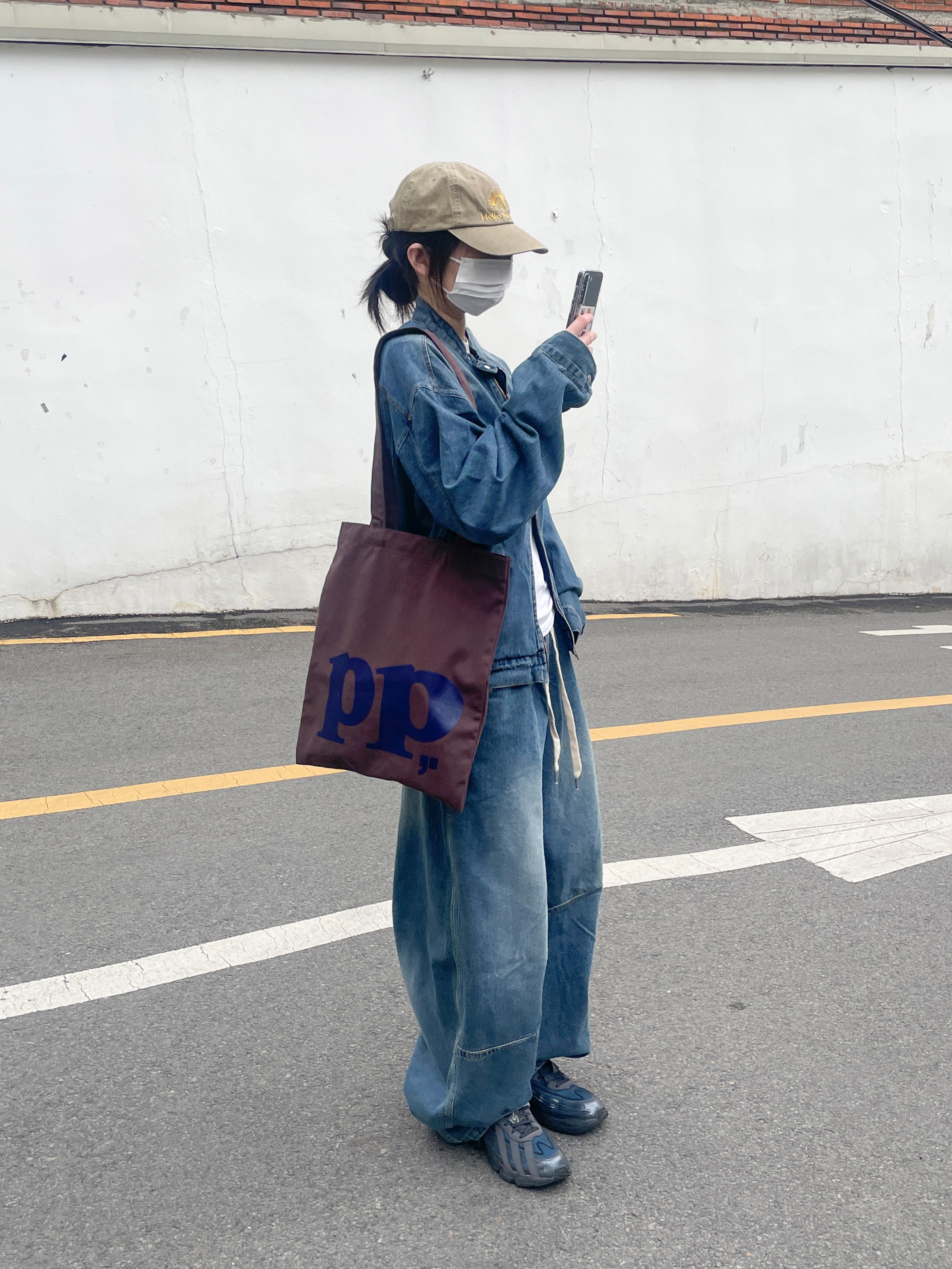 Adidas Orketro Bright Blue Carbon Black, Hello Sunrise Washed OG Logo Ball Cap Camel Brown 착용 스타일 - 1