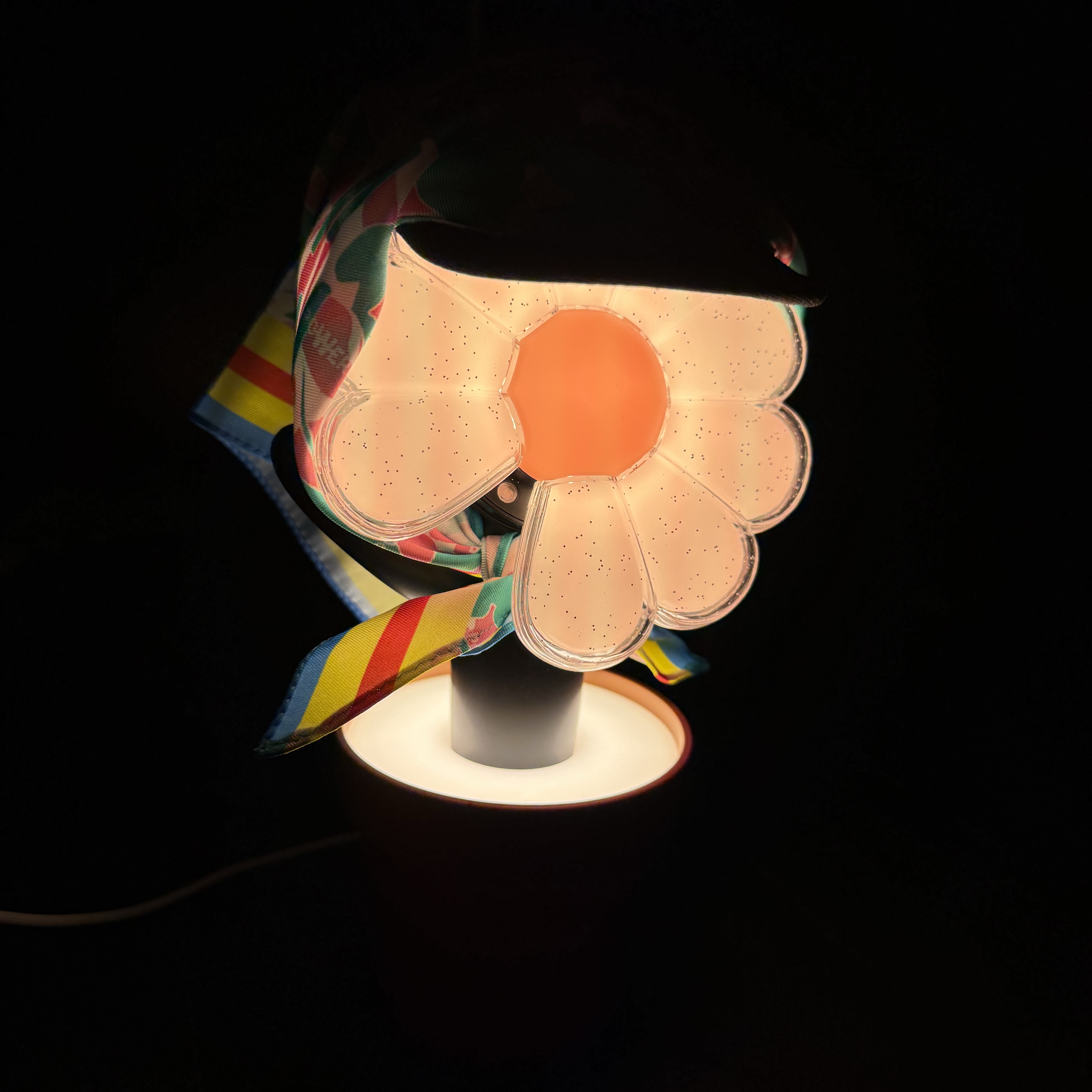 G-DRAGON Ubermensch Official Light Stick, G-DRAGON Ubermensch Official Light Stick Cradle 착용 스타일