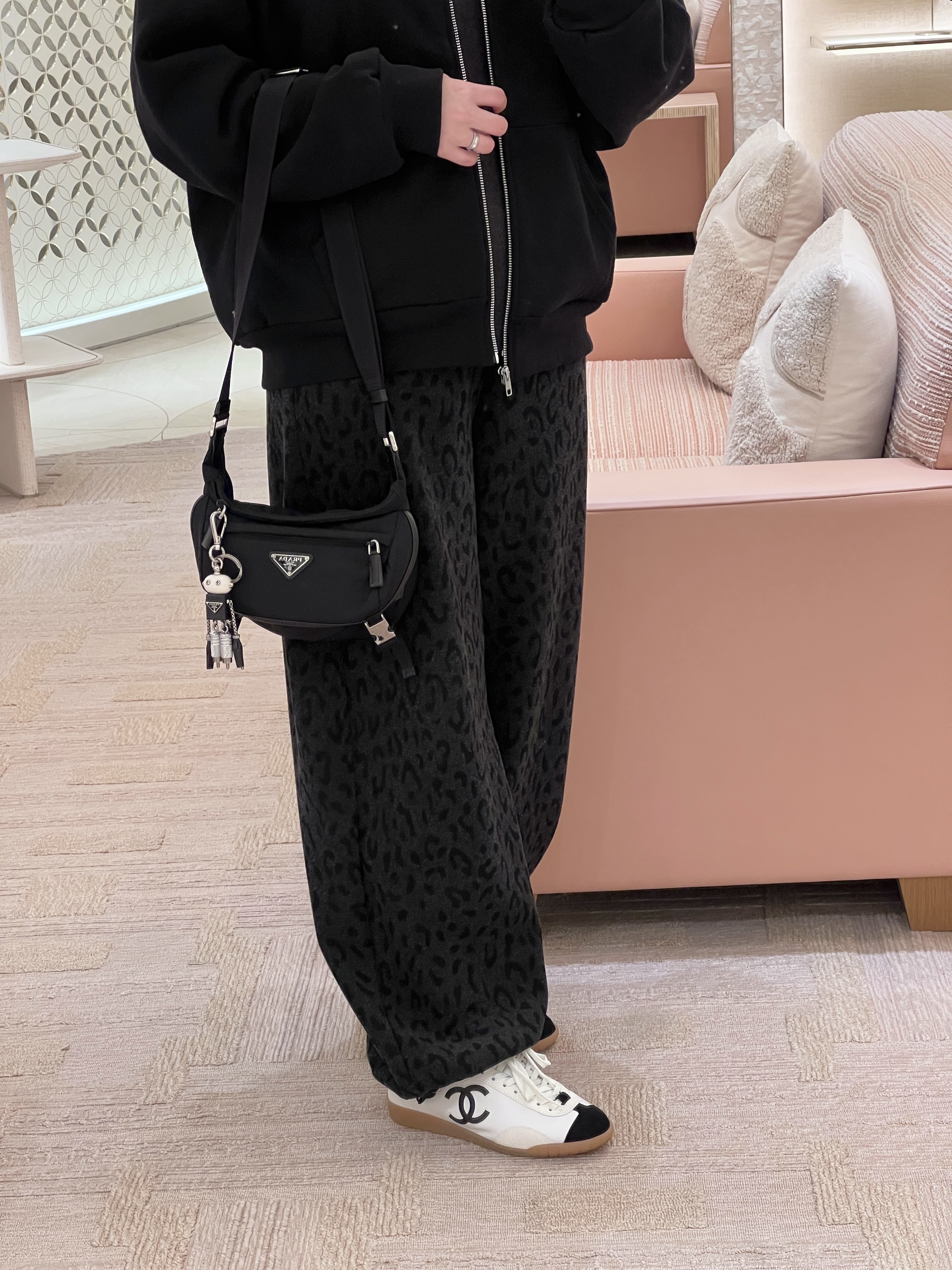 Supreme Arc Thermal Lined Zip Up Hooded Sweatshirt Black - 24FW, (W) Chanel Sneakers Calfskin & Embossed Suede Calfskin White Black 착용 스타일 - 4