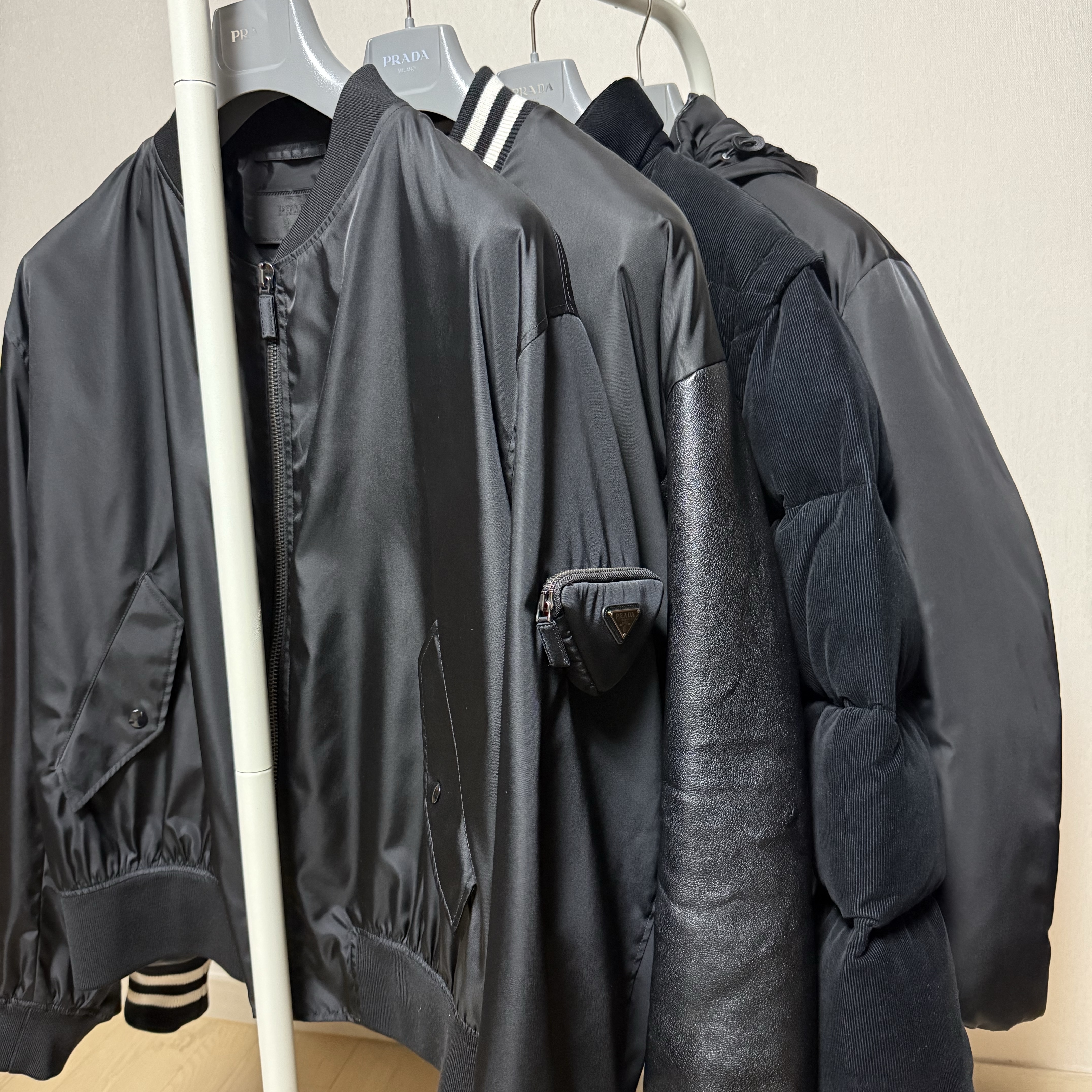 Prada Re-Nylon Bomber Jacket Black, Prada Oversized Re-Nylon Bomber Jacket Black 착용 스타일