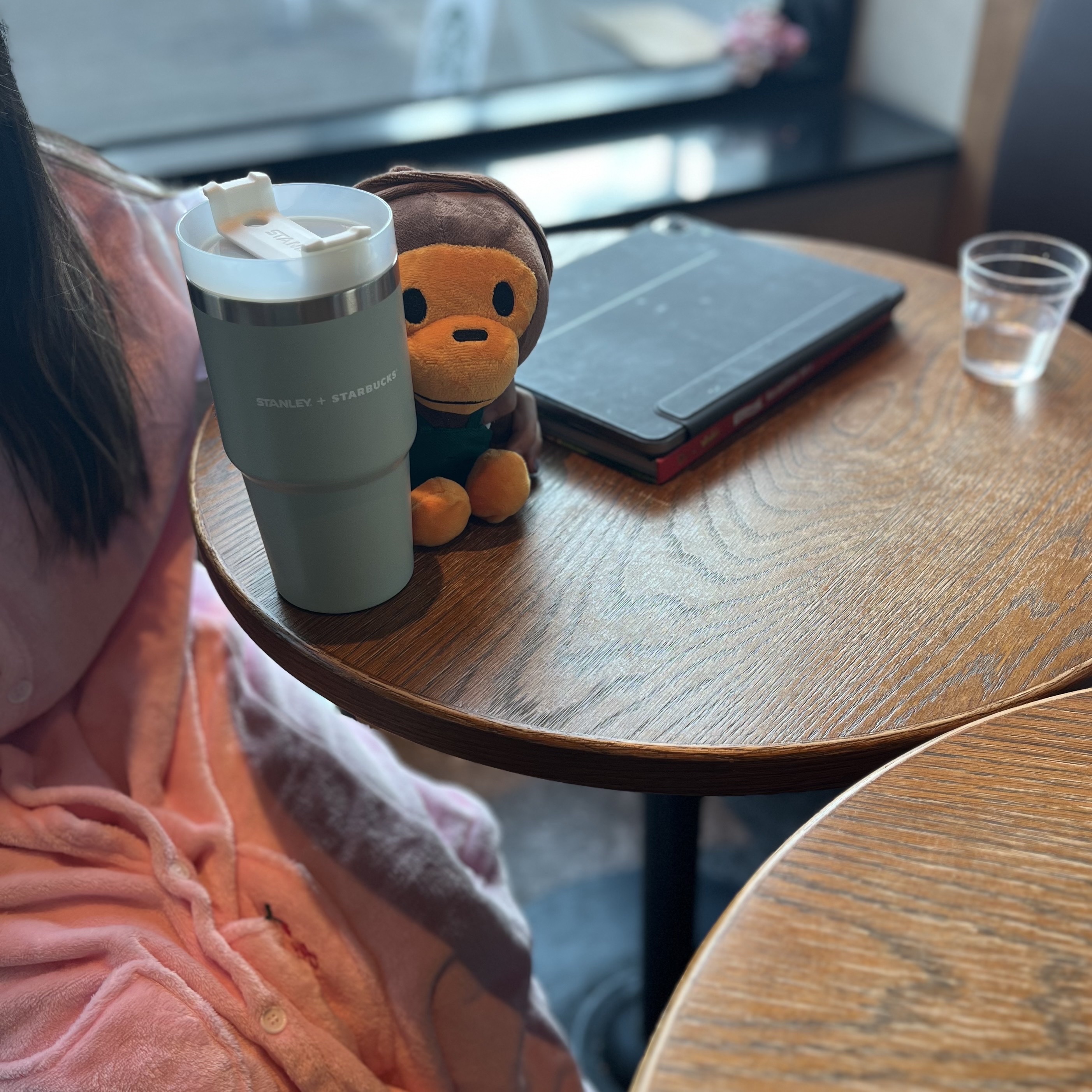 Starbucks x BAPE Baby Milo Foldable Bag, Pop Mart Skullpanda x My Melody Plush 착용 스타일 - 1