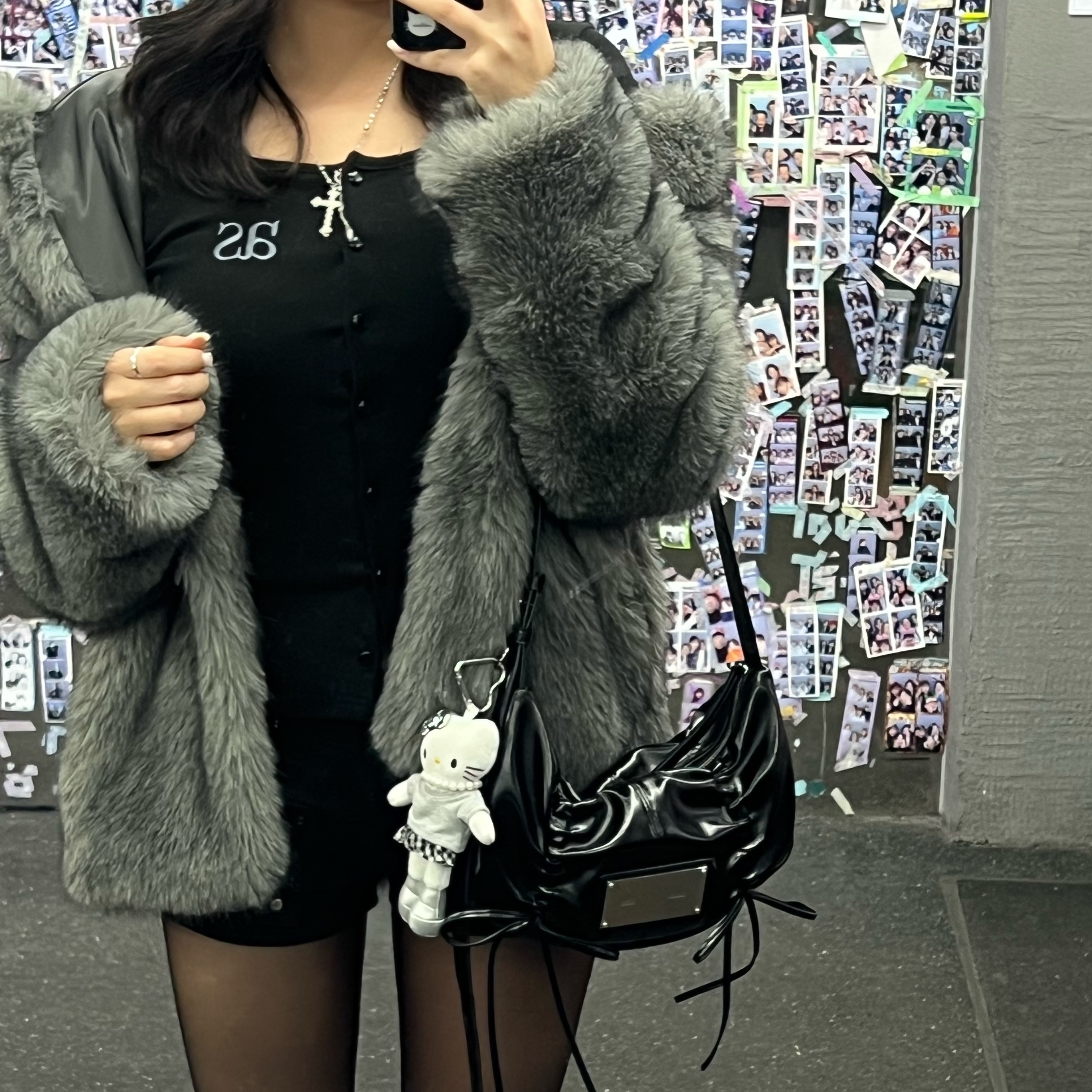 Sentiments No.473 Knot Cross Necklace Silver, Matin Kim Half Shirring Ribbon Round Bag Black 착용 스타일