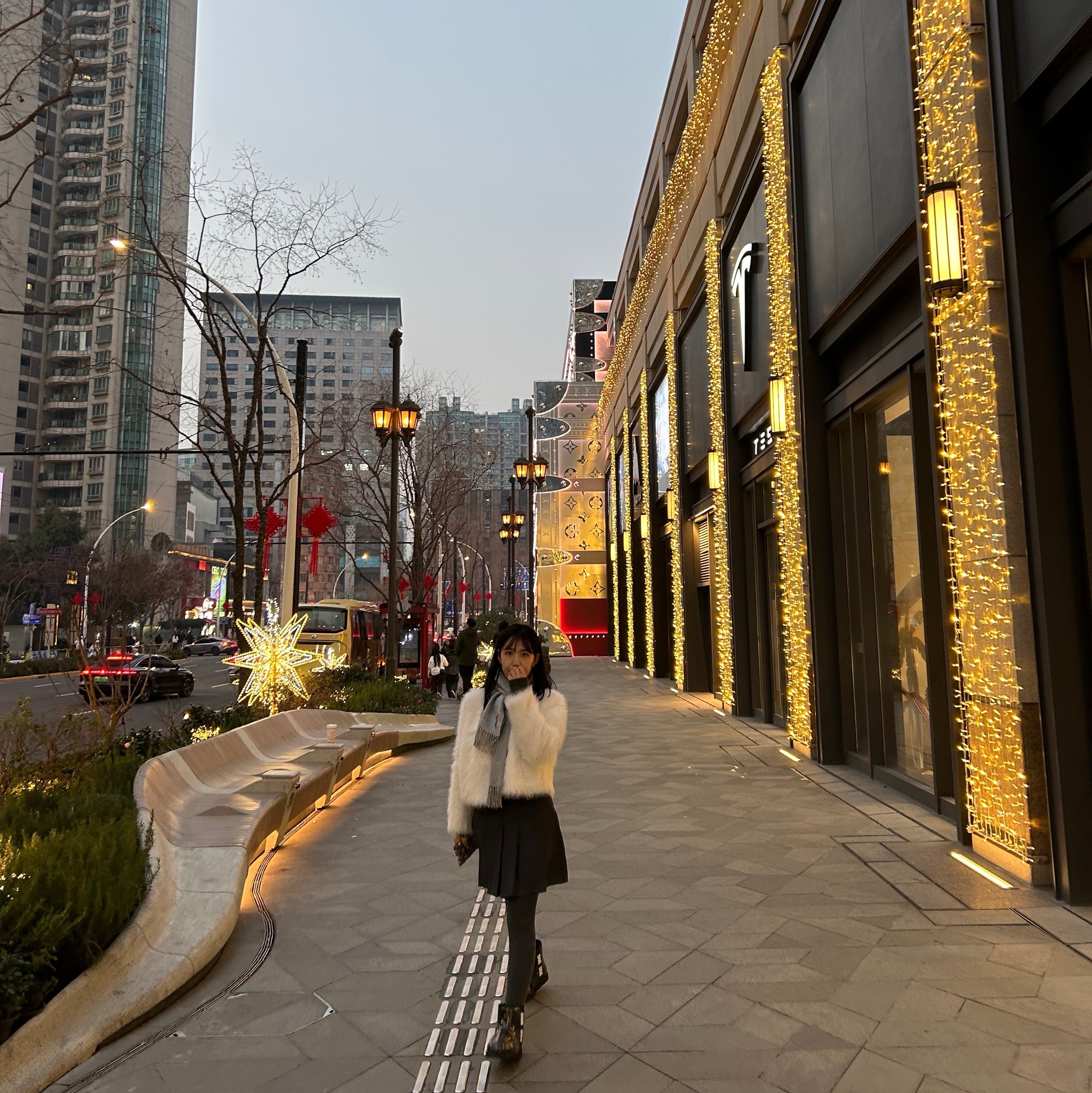 (W) UGG Classic Clear Mini Boots Black 착용 스타일 - 3