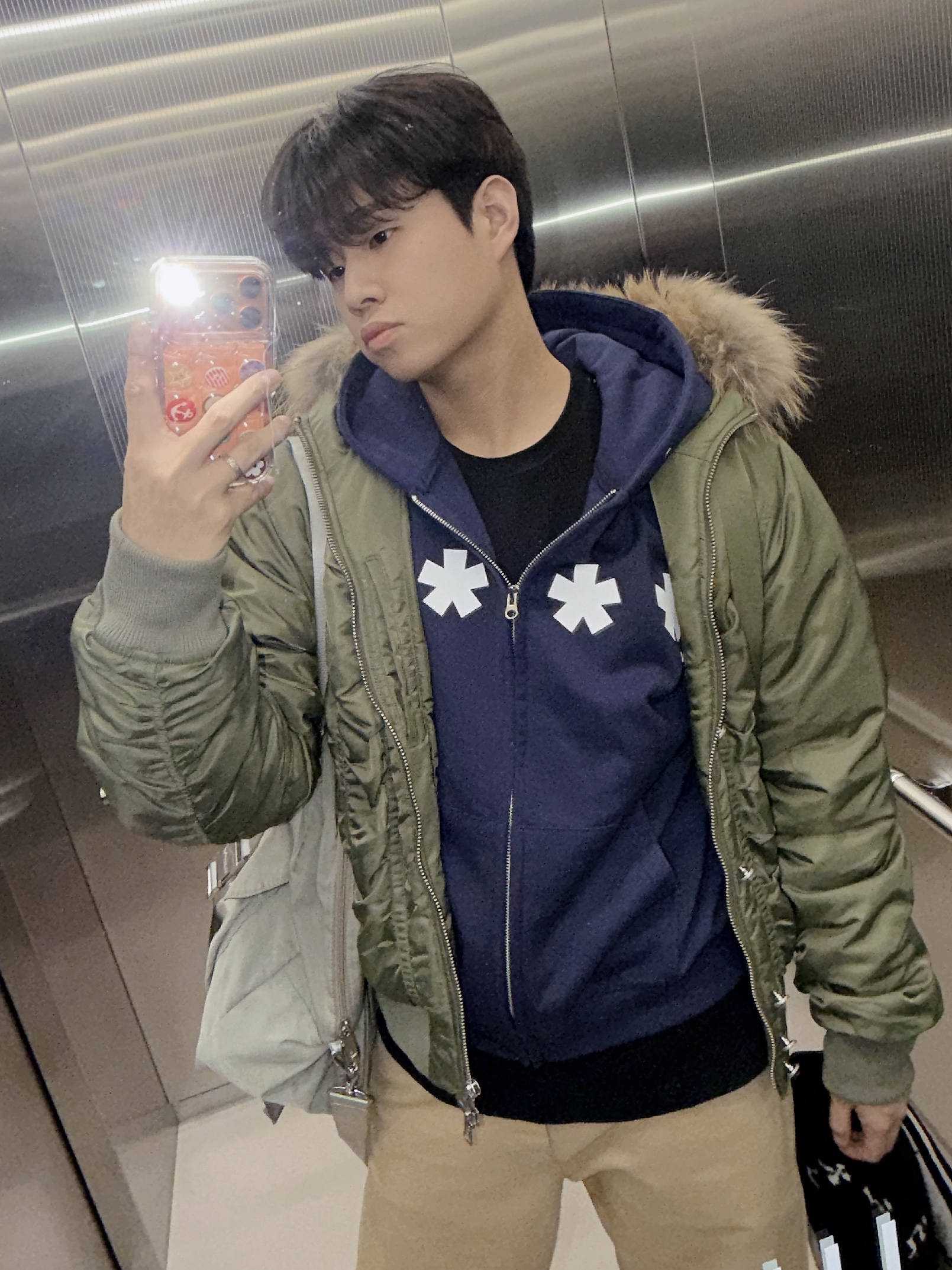AMOU Square Star Hoodie Zip Up Navy, Thevinylhouse Fur Hooded MA-1 Jacket Khaki 착용 스타일 - 1