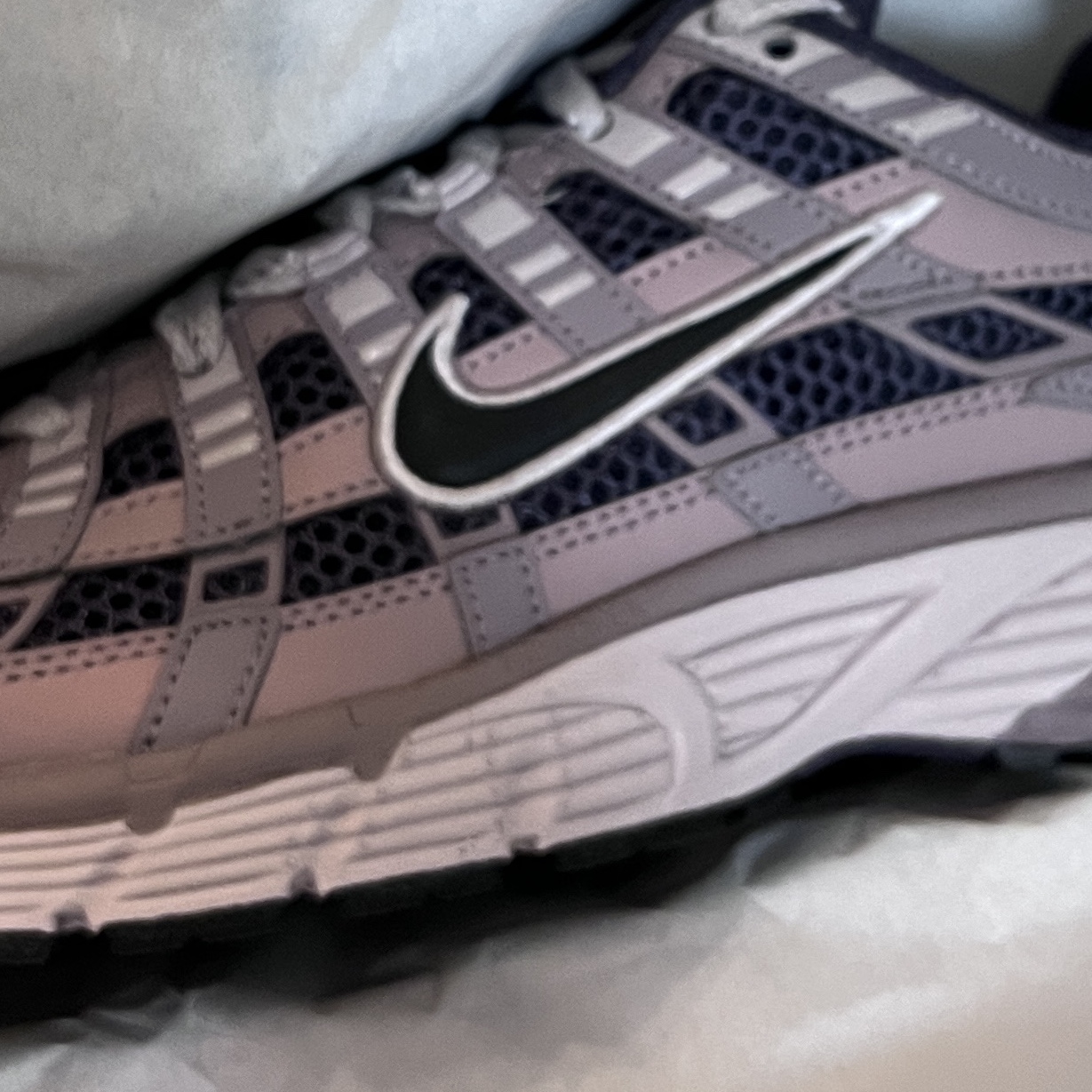 (W) Nike P-6000 SE Light Violet Ore Dark Raisin 착용 스타일