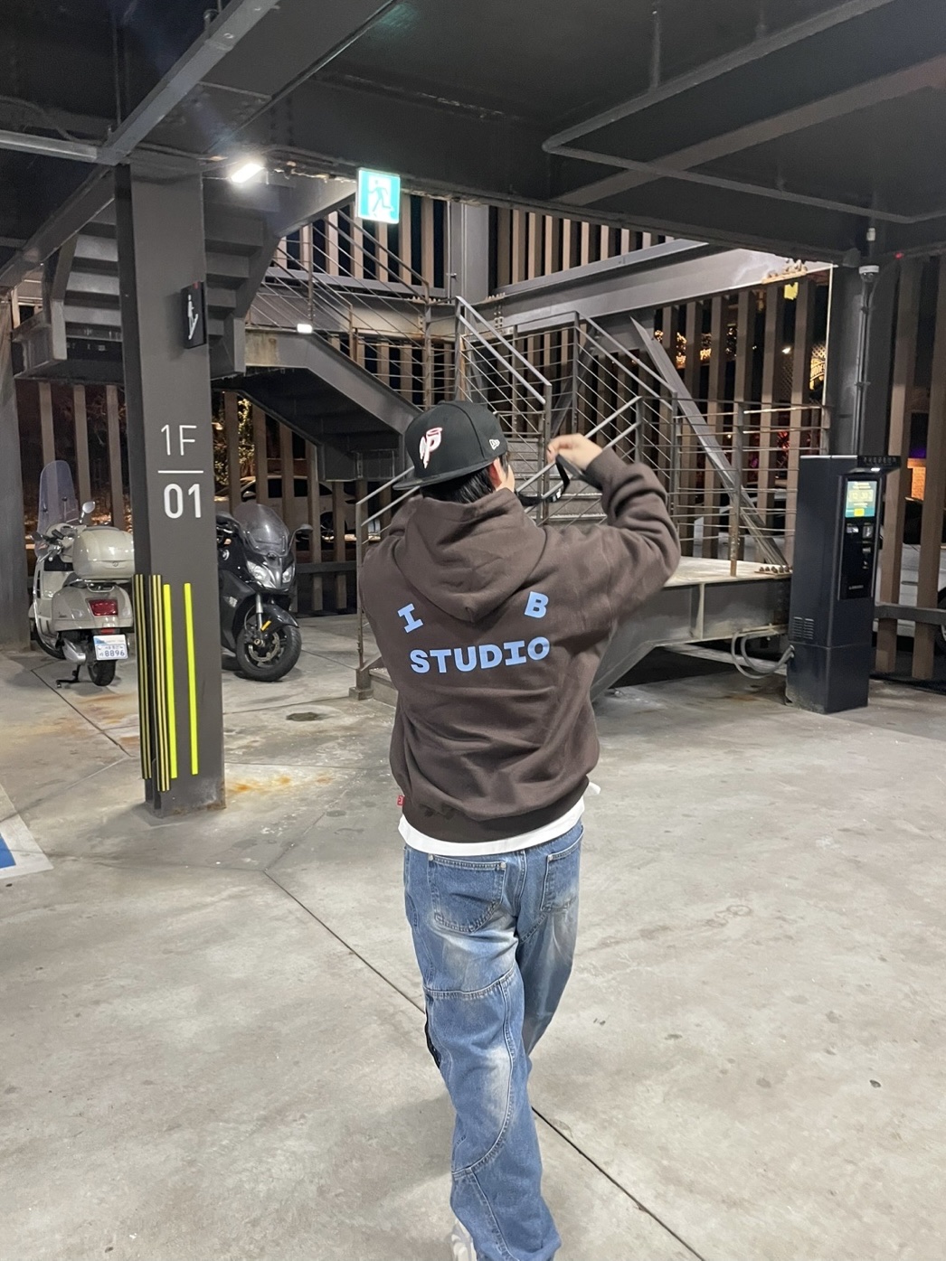 Balenciaga Swift Oval Sunglasses Black, Palace Heaven and Hell New Era 59Fifty Black - 25SS 착용 스타일 - 2