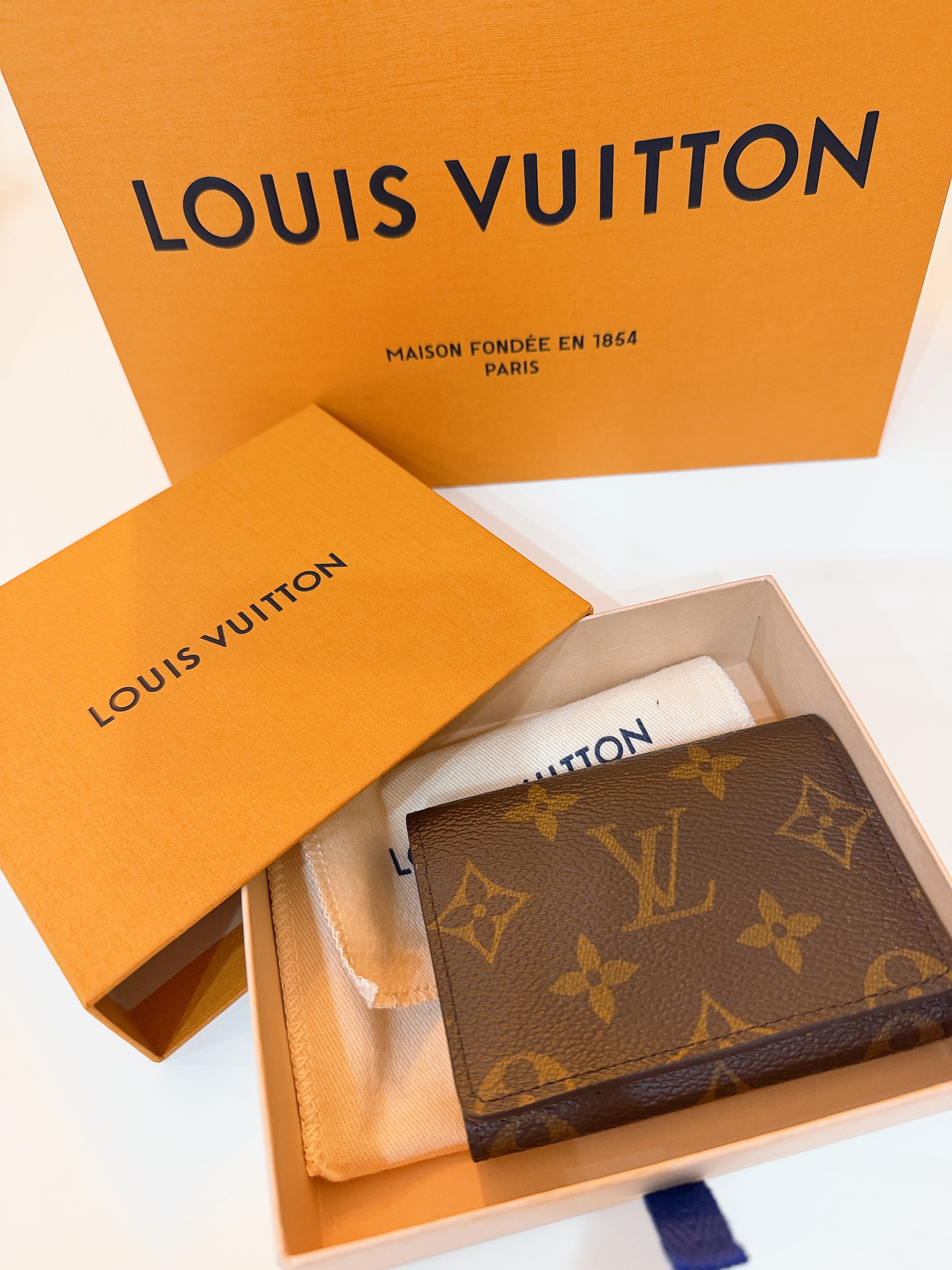 Louis Vuitton Envelope Business Card Holder Monogram 착용 스타일 - 1