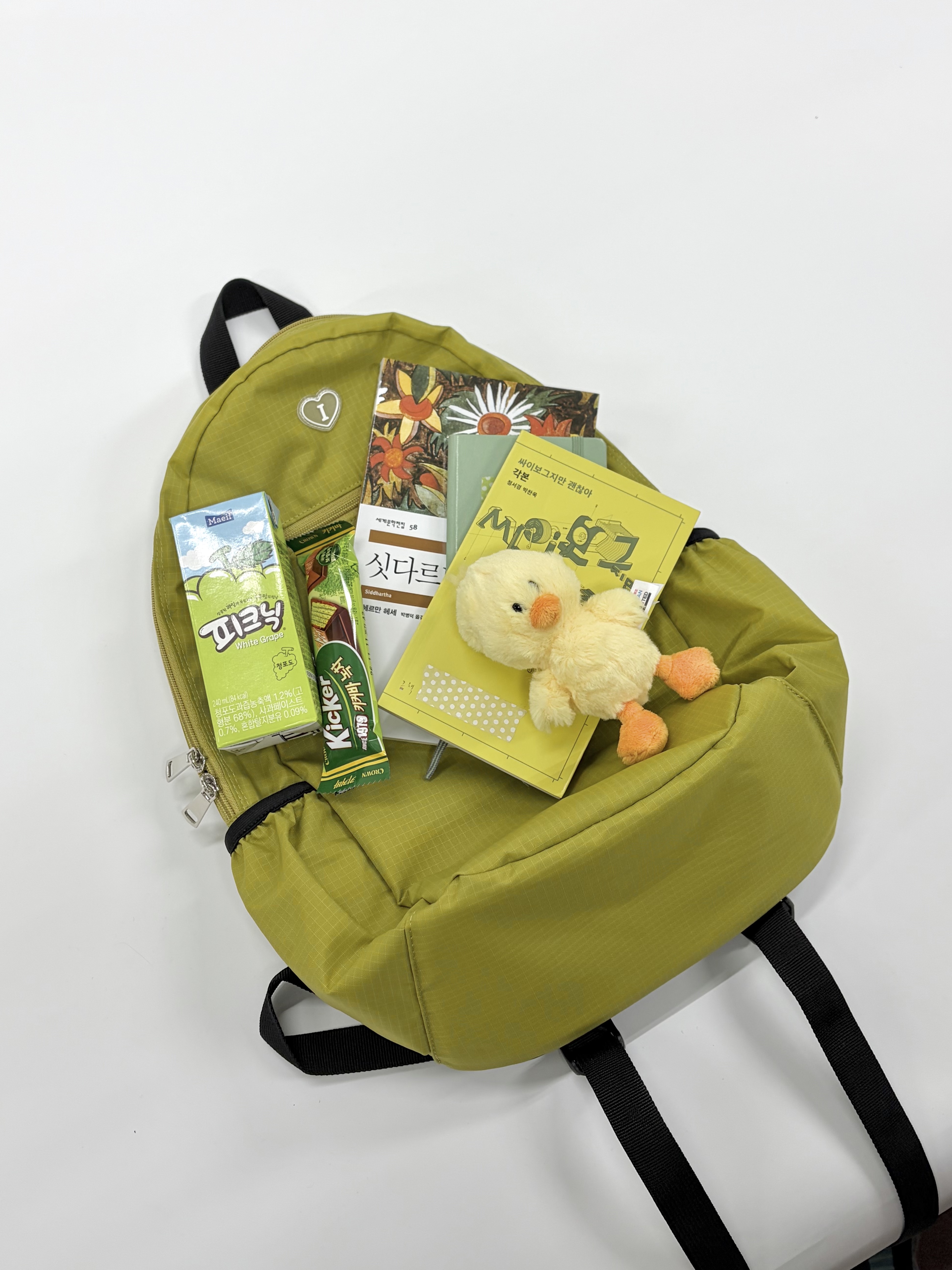 Isummerly Love Walk Backpack Olive 착용 스타일 - 2
