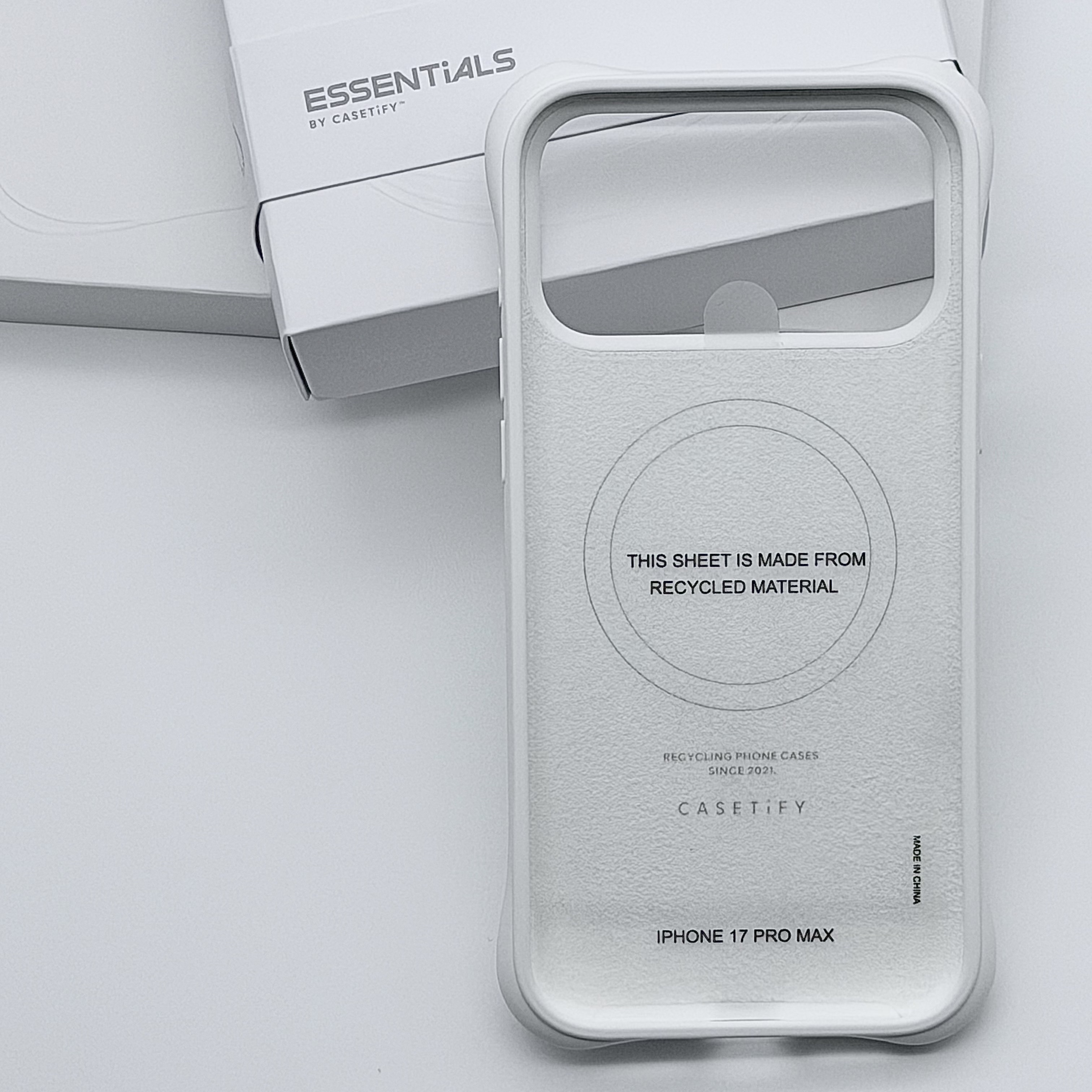 Casetify iPhone MagSafe Ripple Case White, Casetify Essentials Ripple AirPods Pro 3rd Case White 착용 스타일 - 7