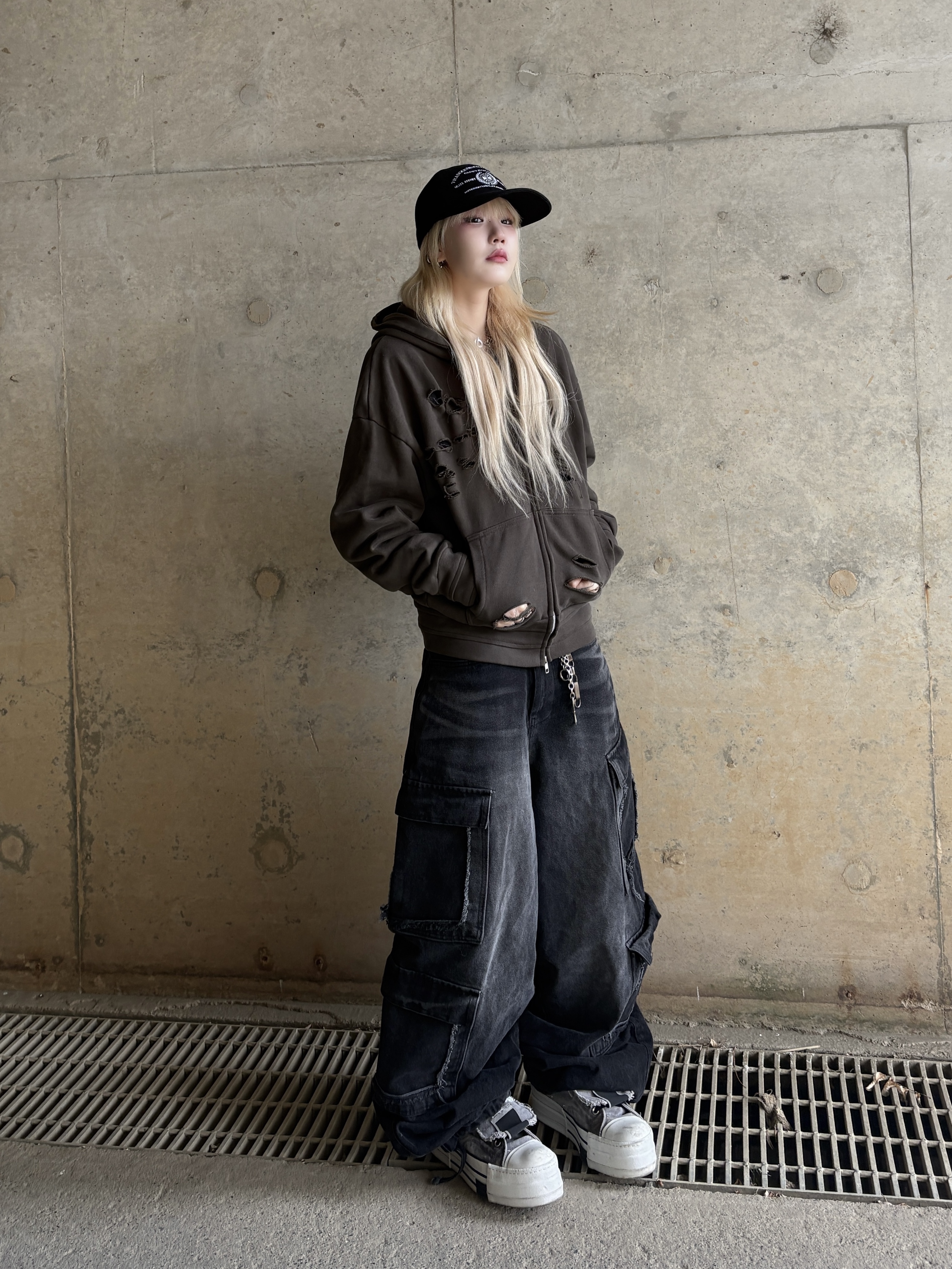 Converse x Drkshdw DBL Drkstar Overdye Chuck 70 Hi Concrete 착용 스타일 - 2