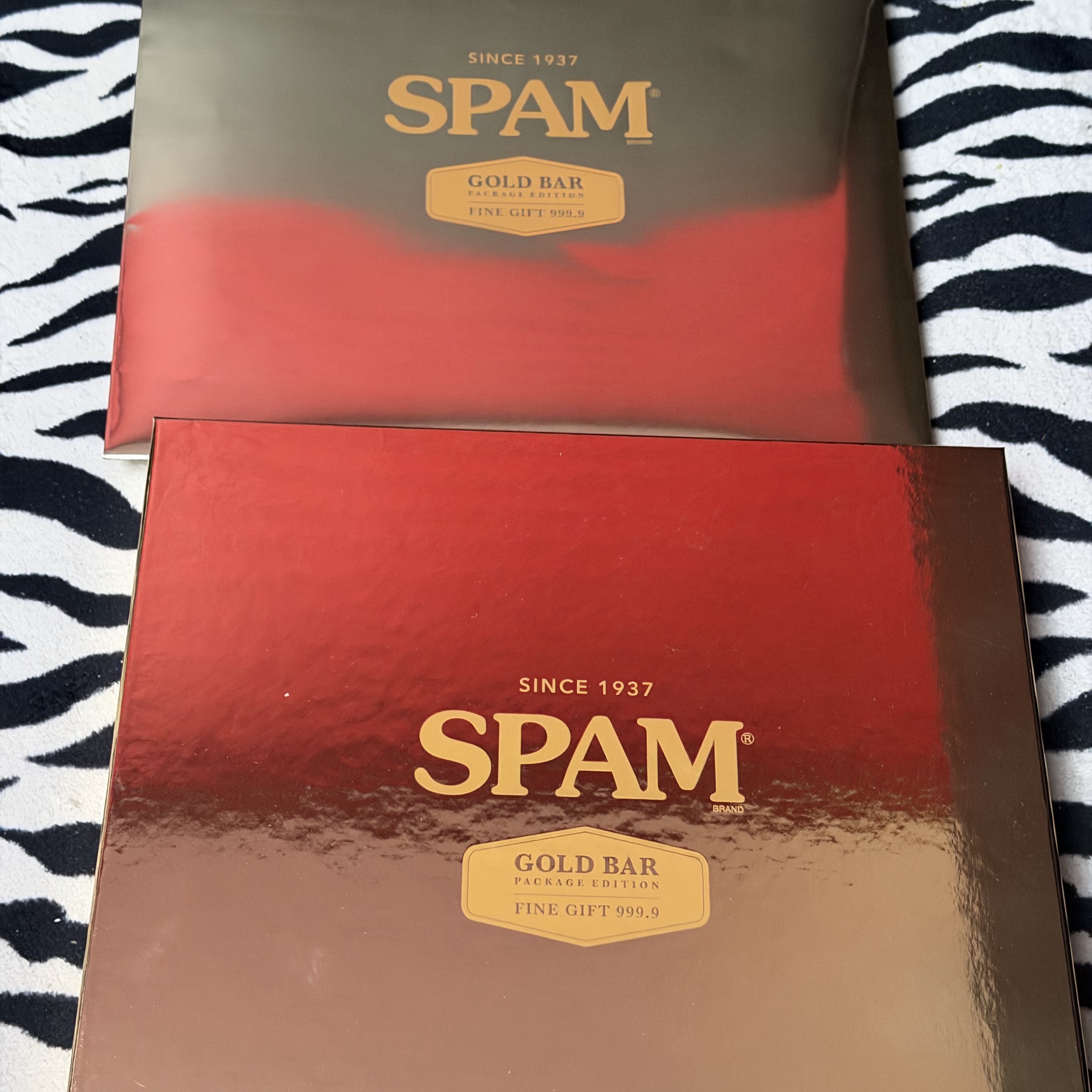 SPAM® GOLD BAR EDITION 착용 스타일