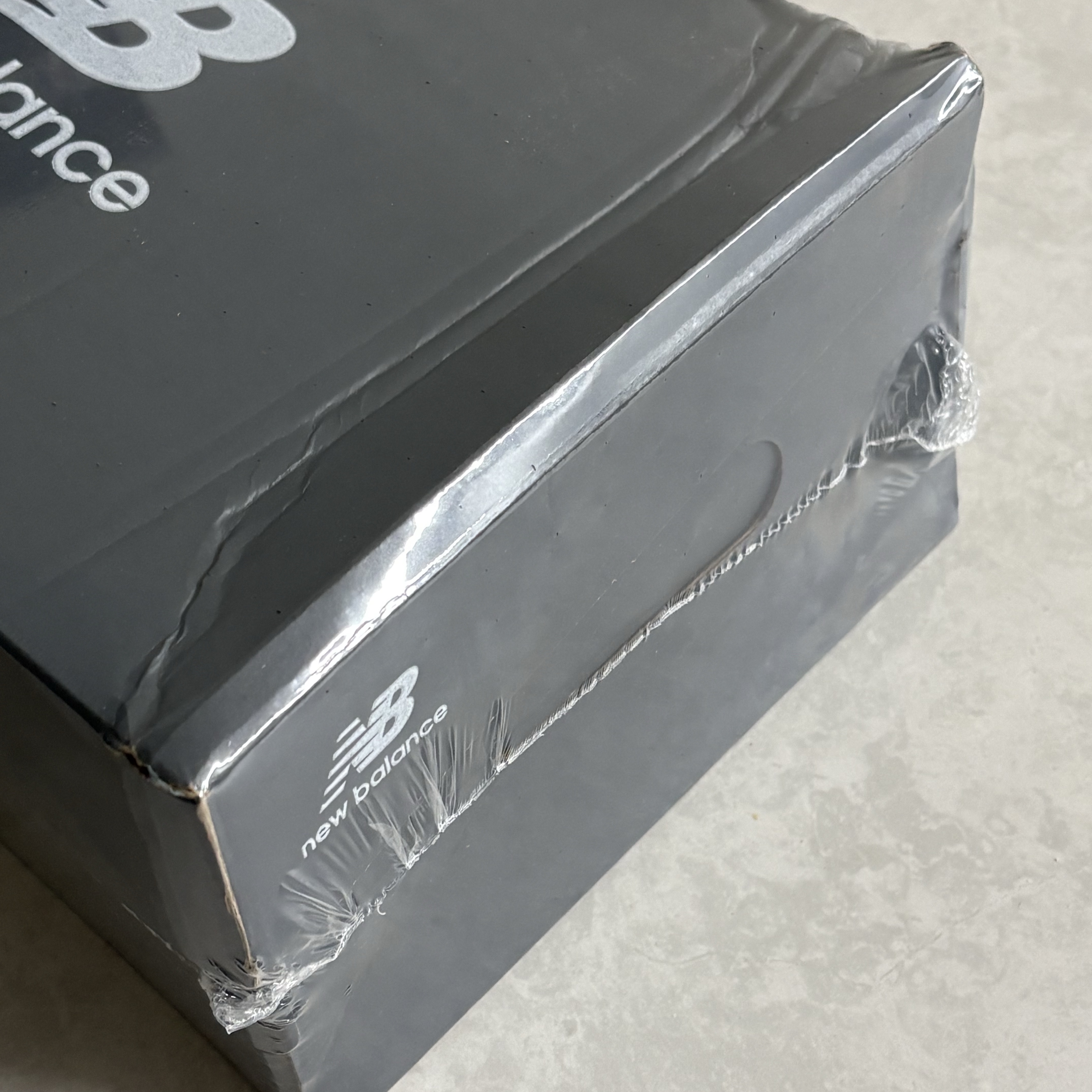 New Balance 2002R Brown Black 착용 스타일