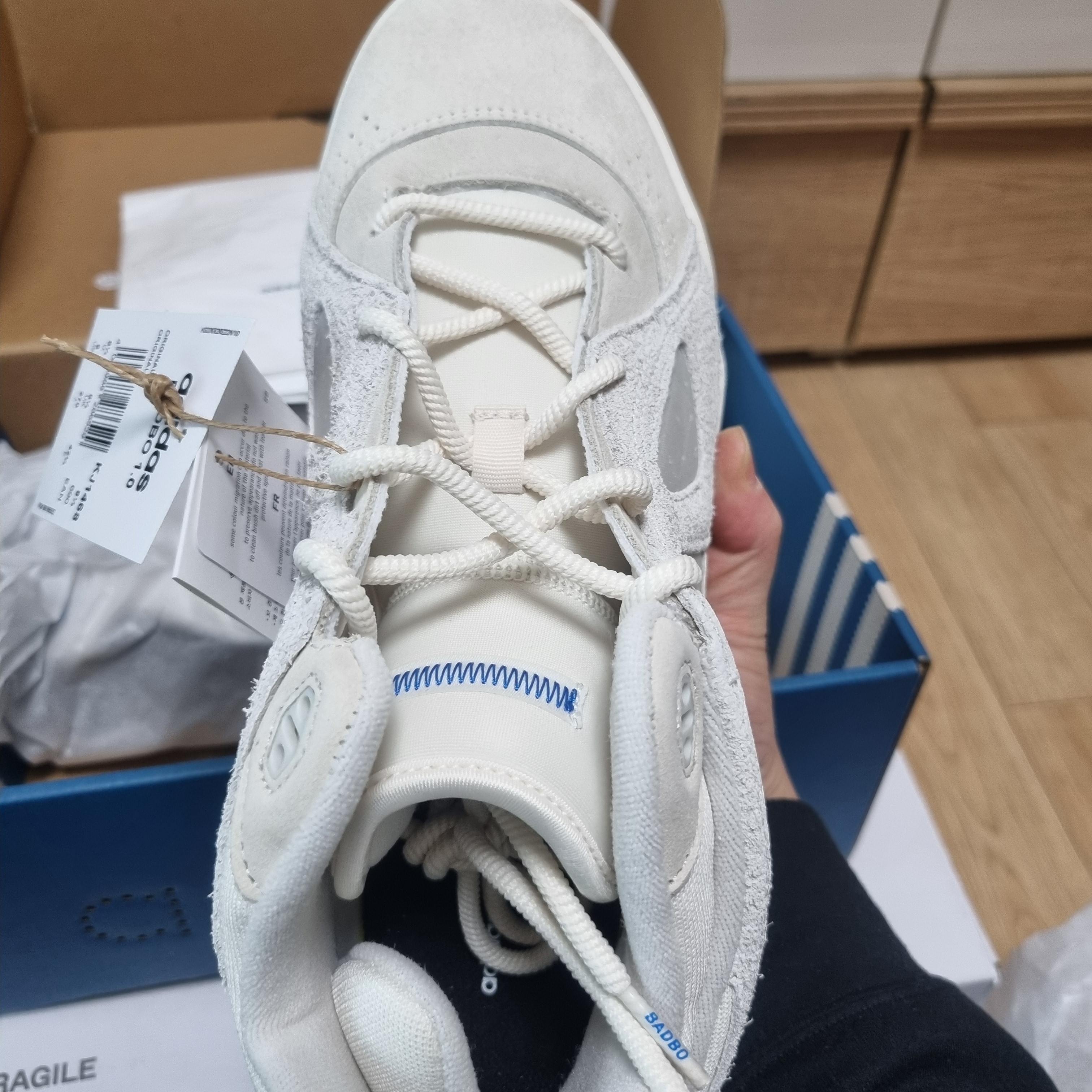 Adidas x Bad Bunny BadBo 1.0 Chalk White Talc 착용 스타일 - 5