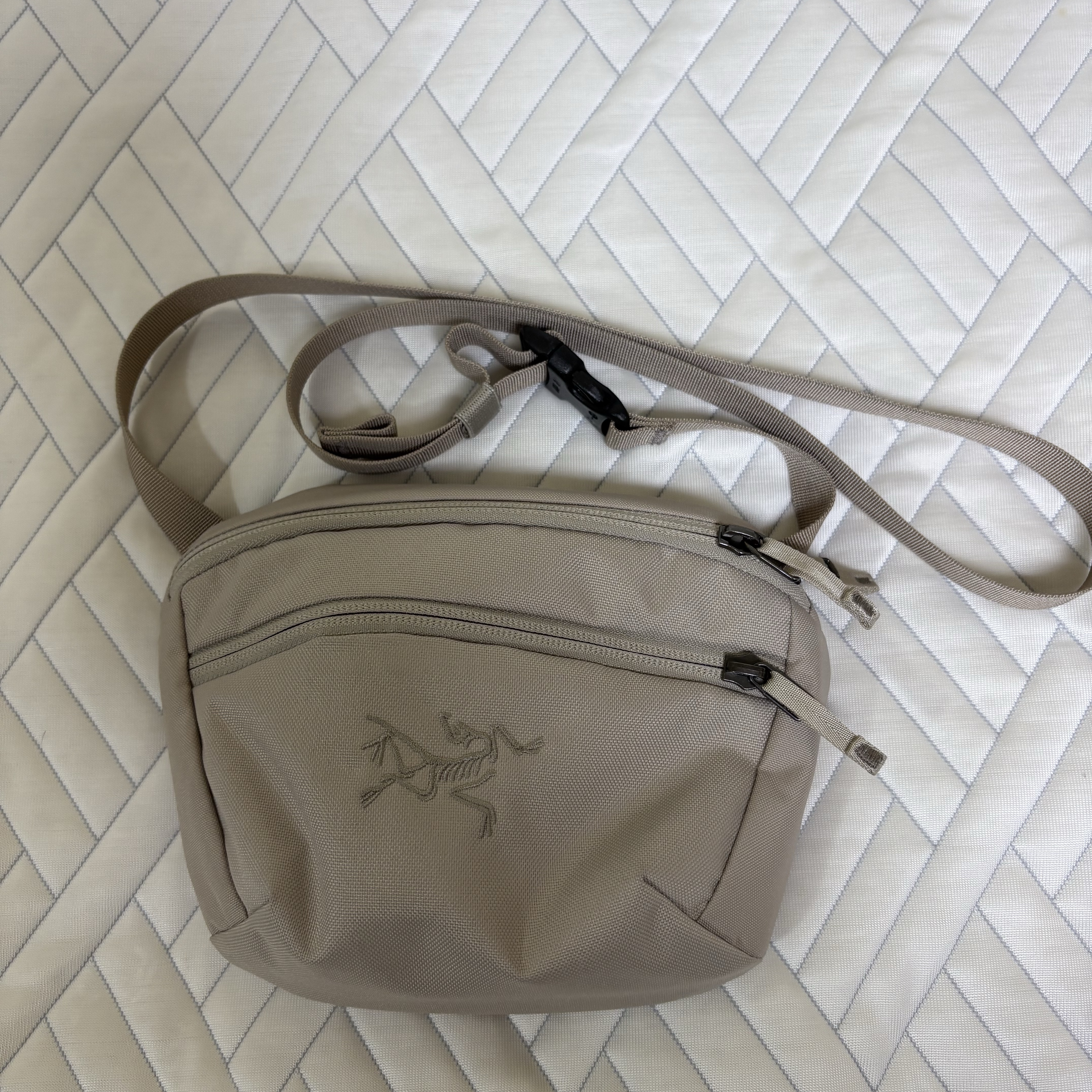 Arc'teryx Konseal 15 Backpack Forage, Arc'teryx Mantis 1 Waistpack Rune 착용 스타일 - 3