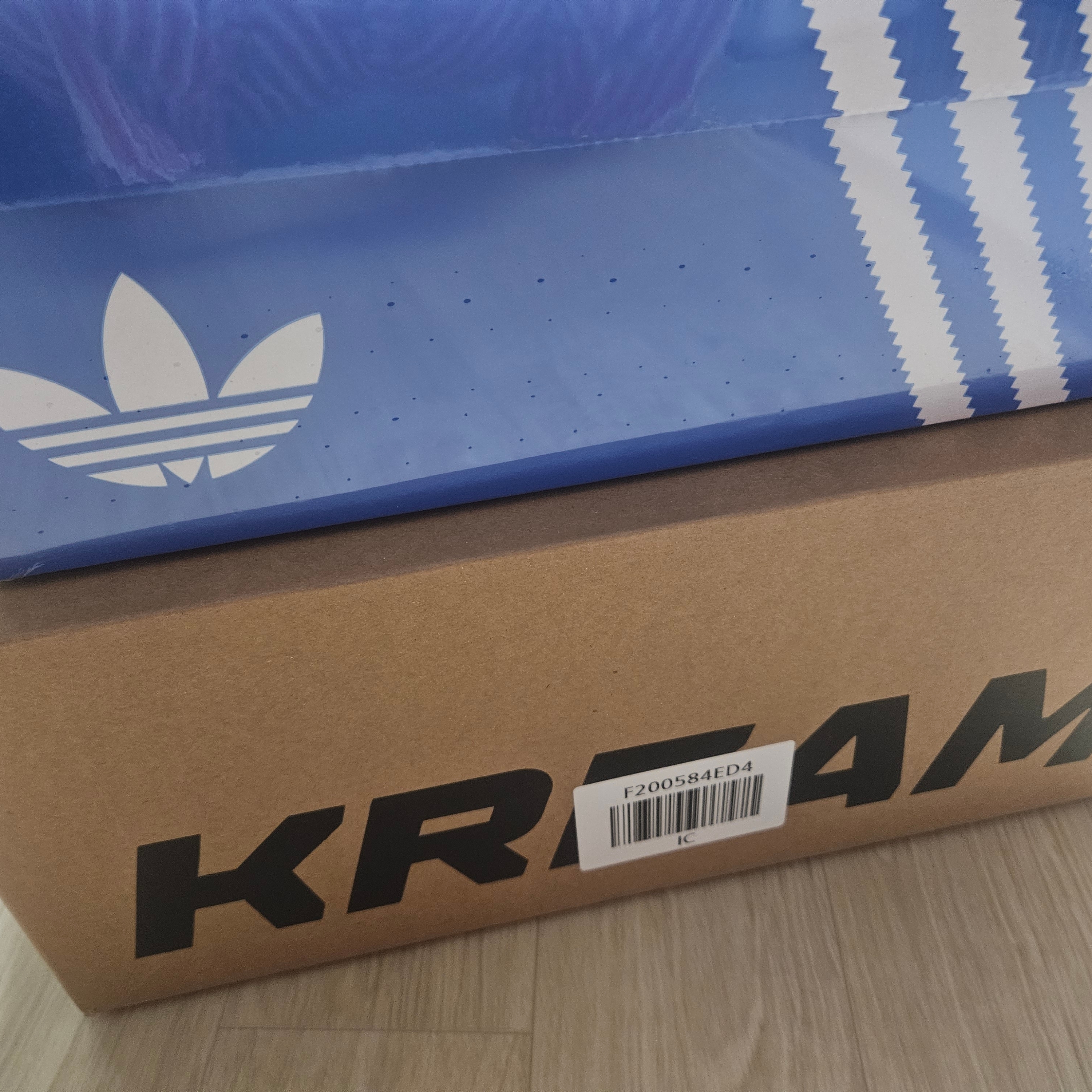(W) Adidas Ozgaia Core Black 착용 스타일 - 2