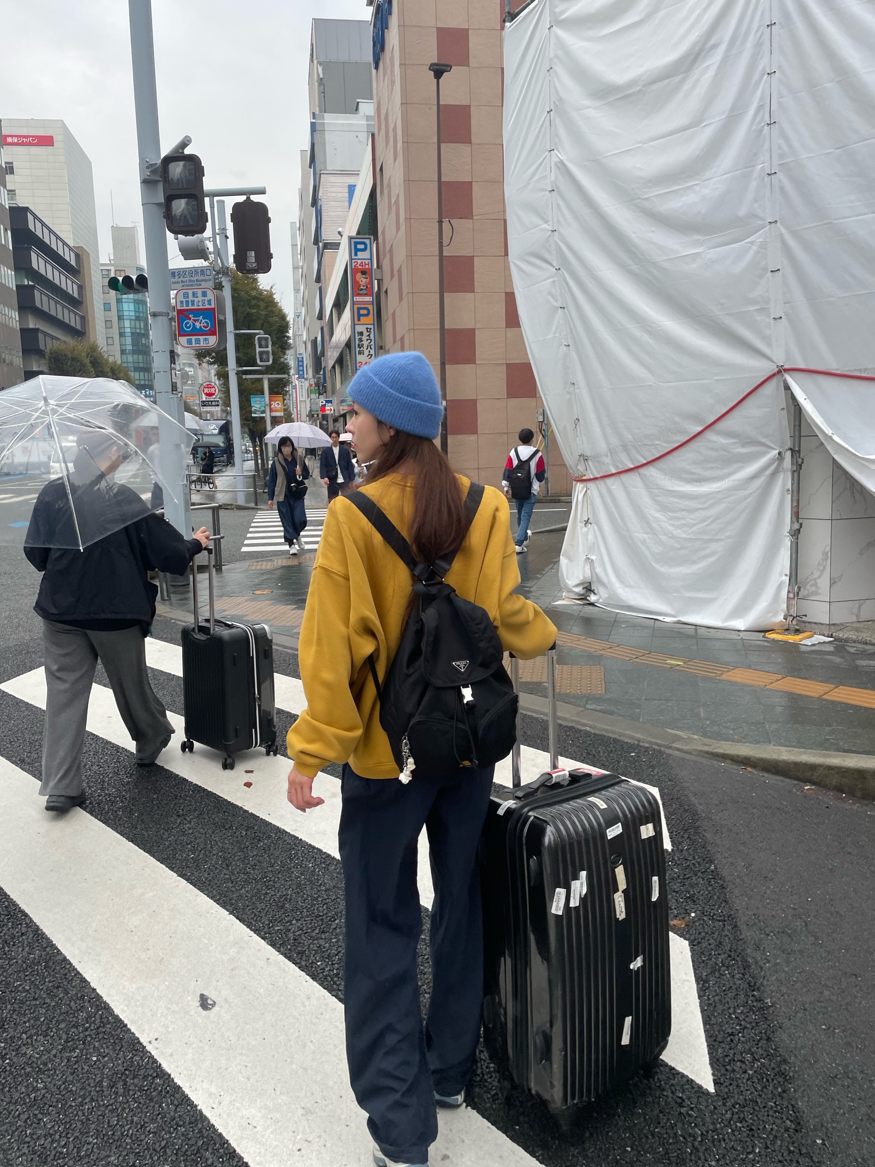 Prada Nylon Backpack Black 착용 스타일 - 2