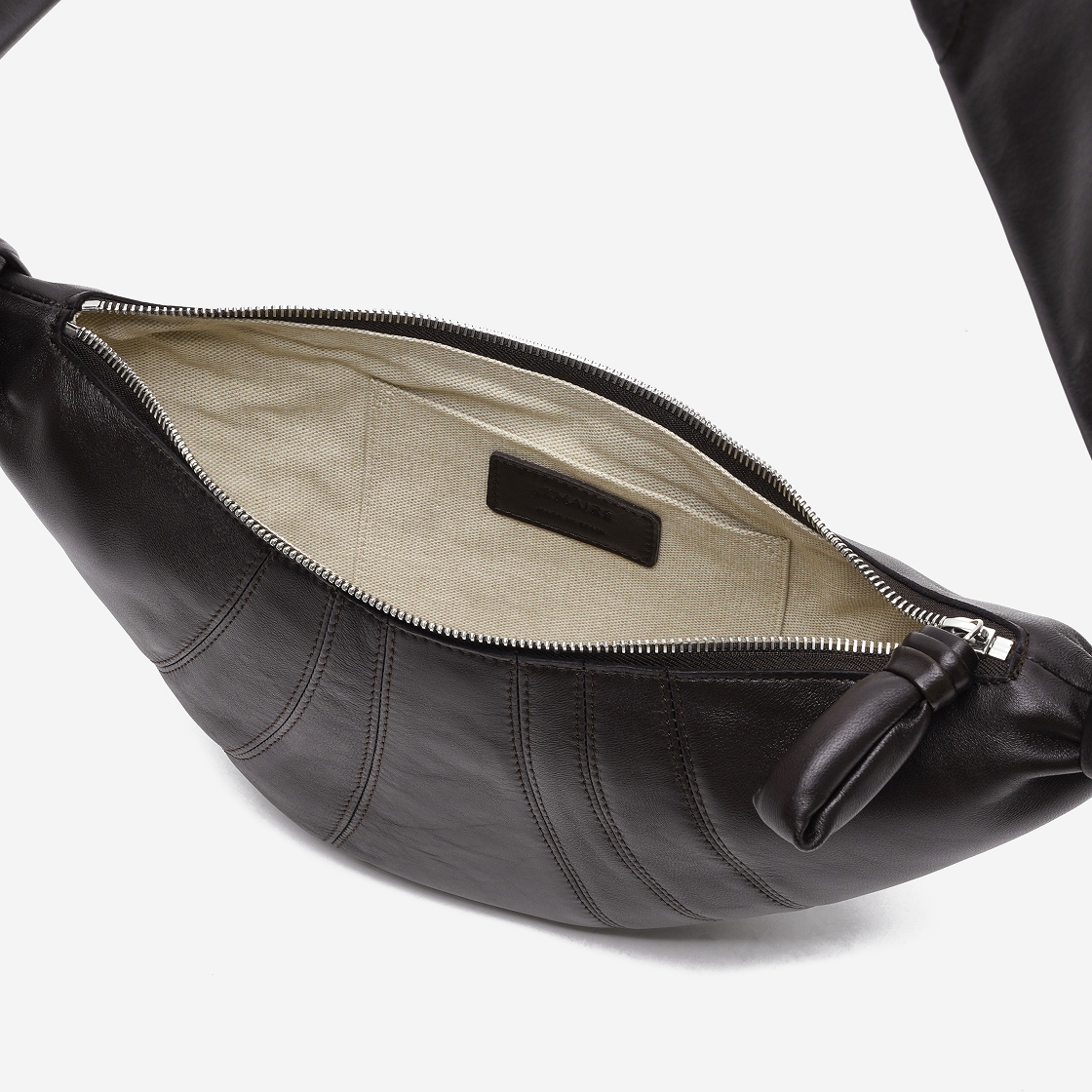 르메르 스몰 크루아상 백 소프트 나파 레더 다크 초콜릿(Lemaire Small Croissant Bag Soft Nappa Leather Dark Chocolate) - 5