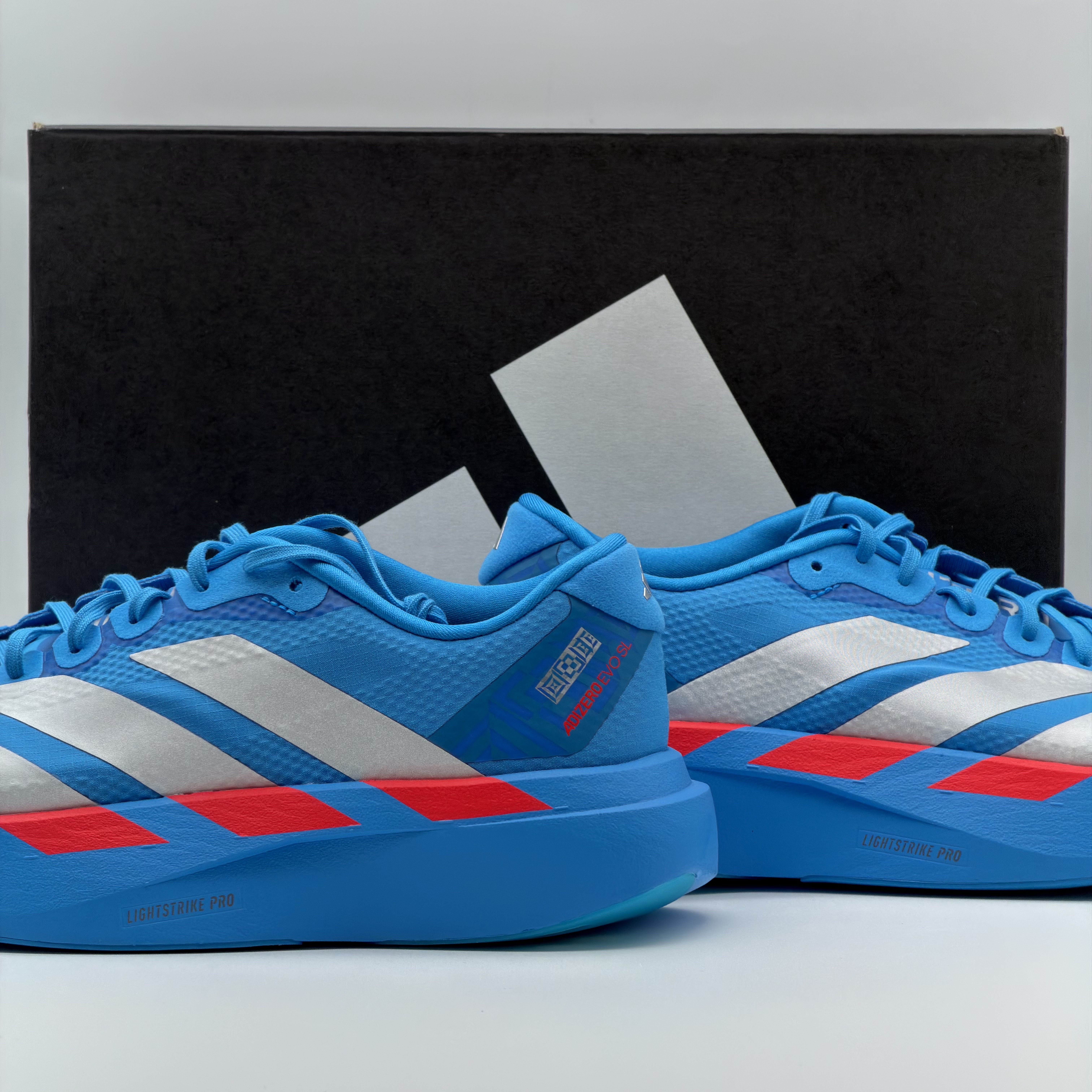 Adidas Adizero EVO SL Woven Solar Blue Silver Metallic 착용 스타일 - 8