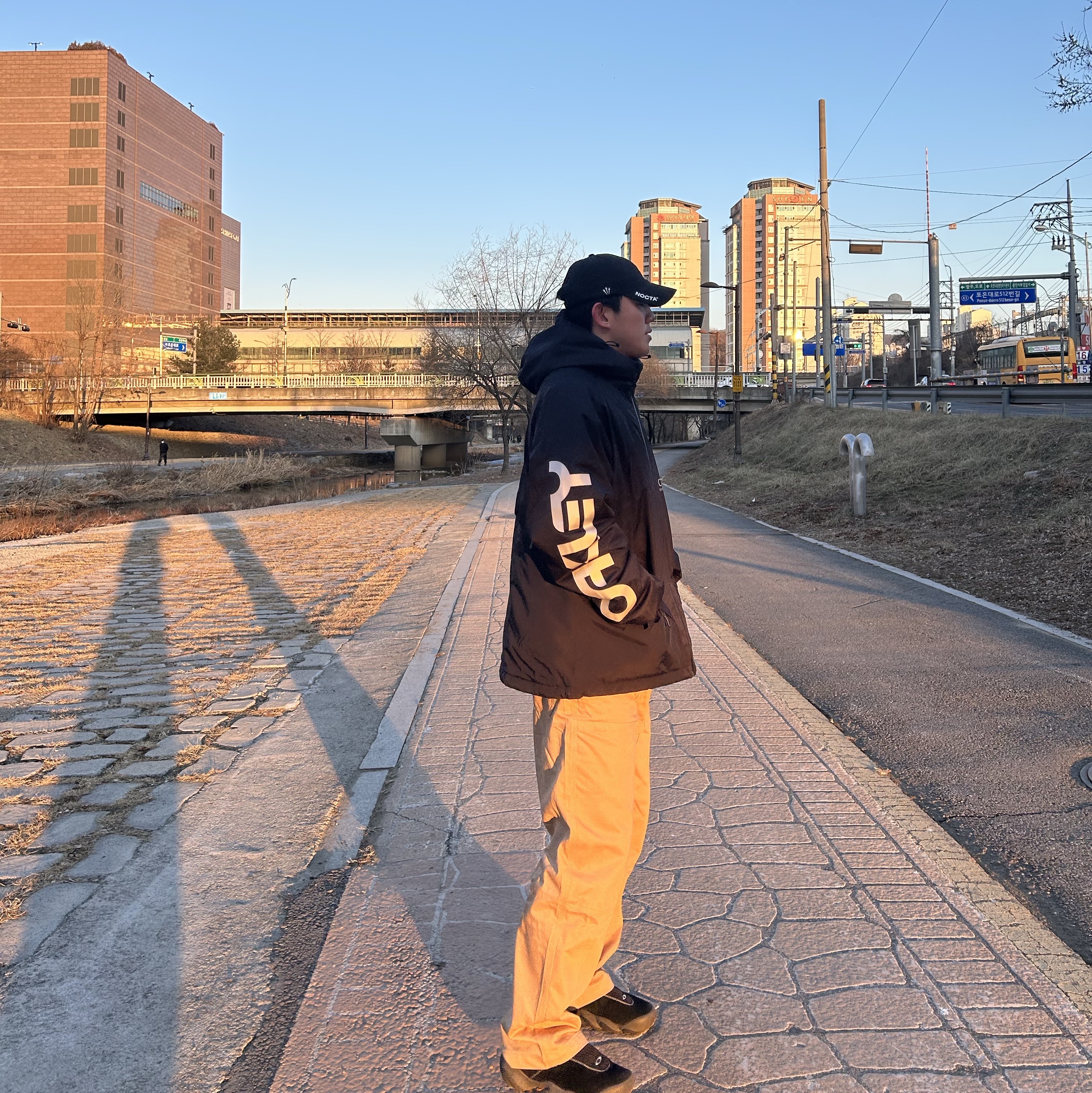 Palace x Oakley Snow Jacket Black - 24FW, Nike x Drake Nocta Golf Cap Black 착용 스타일 - 3