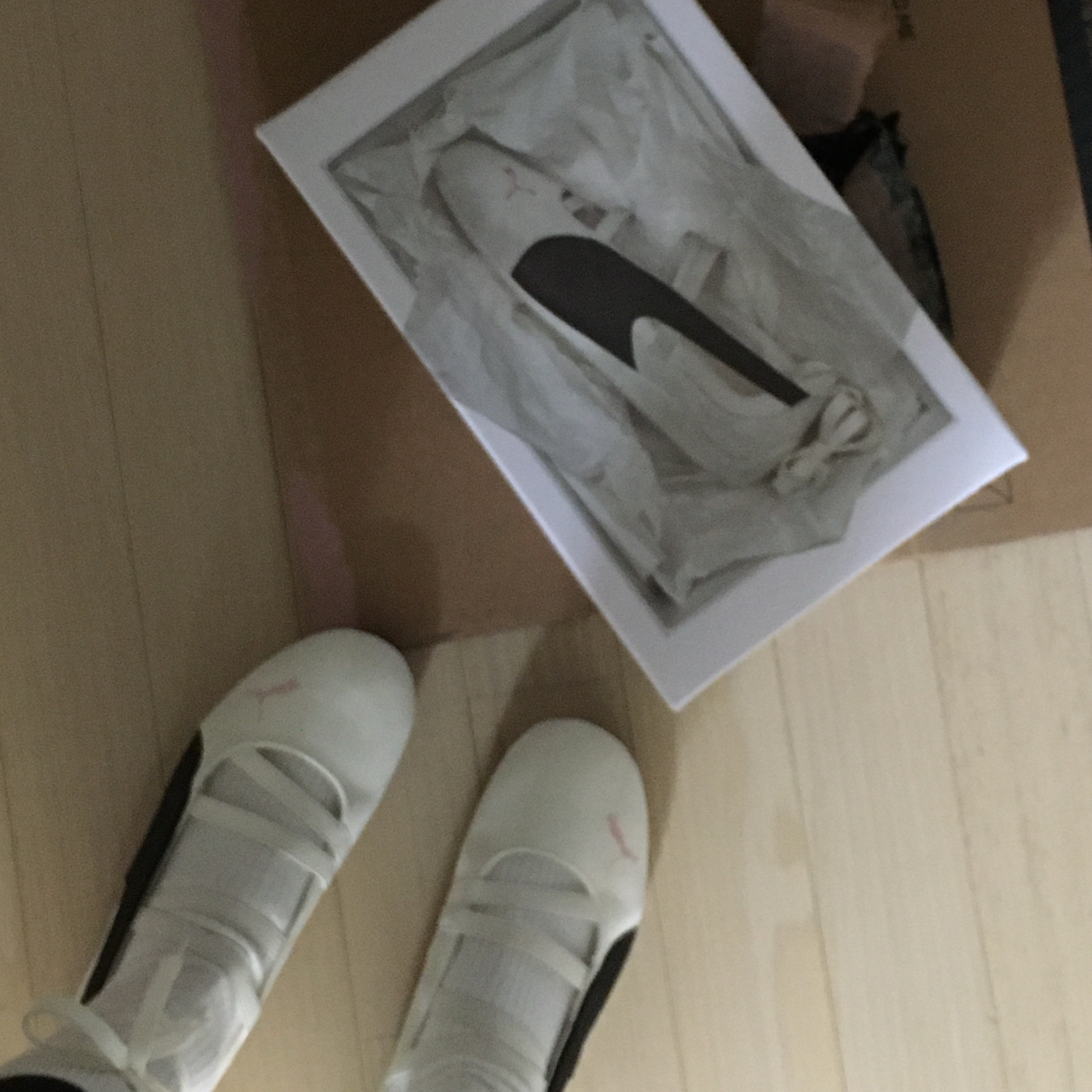 (W) Puma x Rosé Speedcat Ballet SD Warm White Black 착용 스타일 - 3