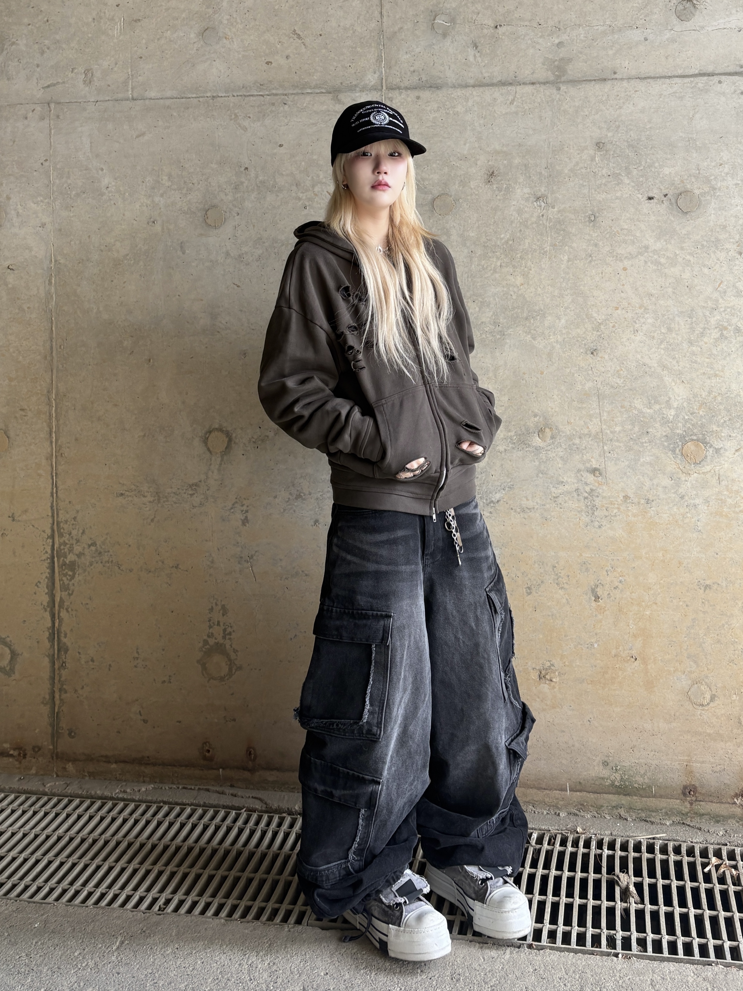 Converse x Drkshdw DBL Drkstar Overdye Chuck 70 Hi Concrete 착용 스타일 - 1