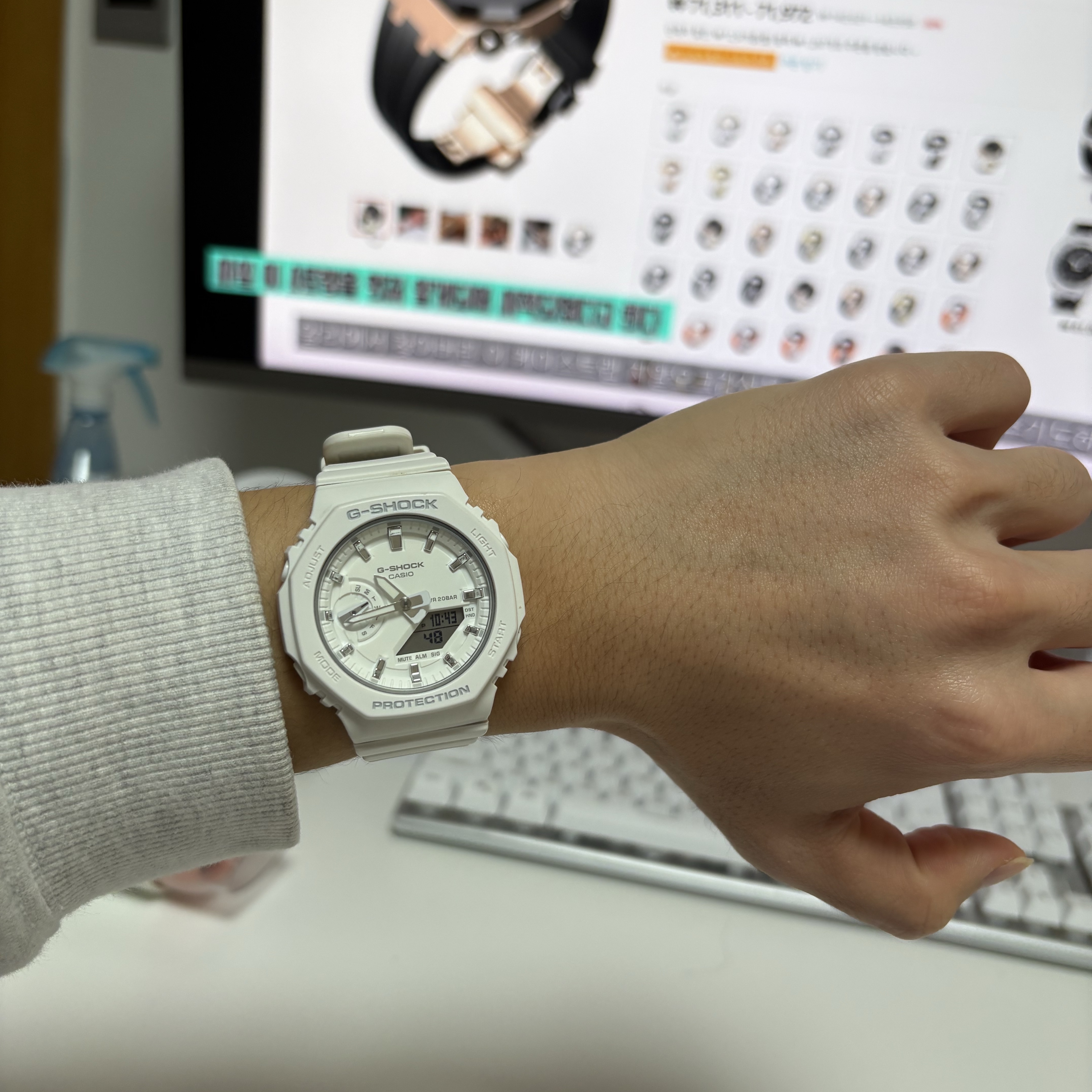 Tissot PRX 35mm Quartz Steel White, Casio G-Shock GMA-S2100-7A White 착용 스타일 - 3