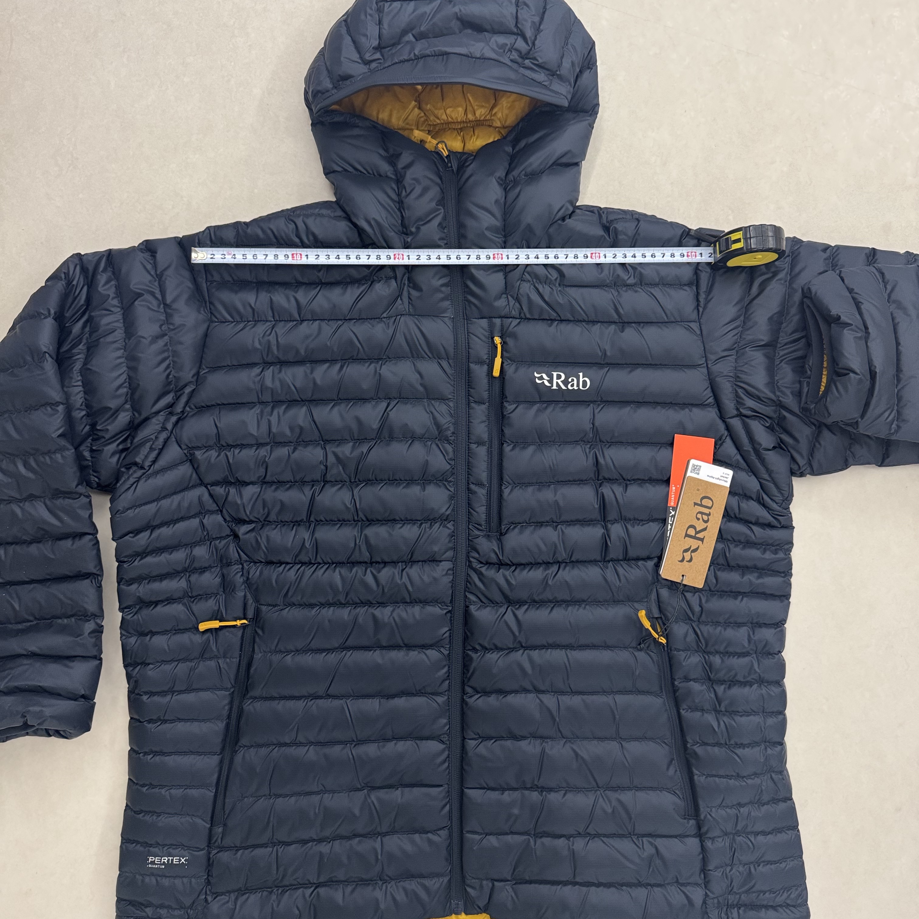Rab Microlight Alpine Jacket Beluga 착용 스타일 - 4