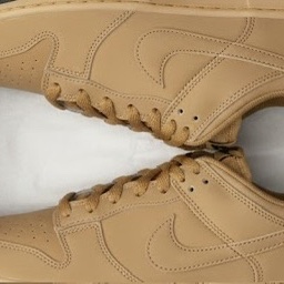 Nike Dunk Low Retro SE Wheat Gum Yellow 착용 스타일