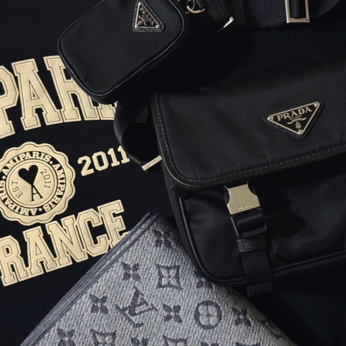Prada Re-Nylon and Saffiano Leather Shoulder Bag Black, Louis Vuitton Monogram Classic Muffler Light Grey 착용 스타일
