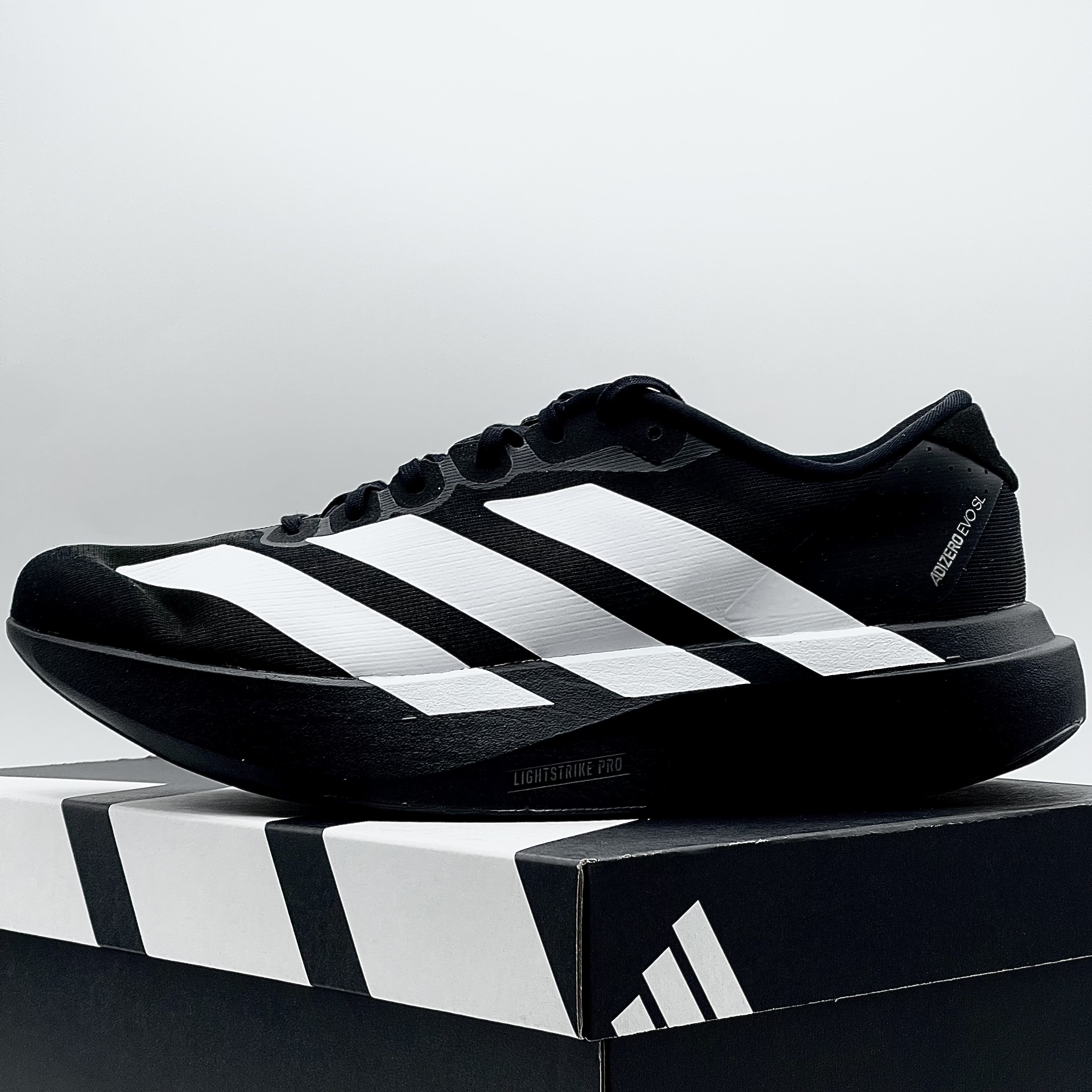 Adidas Adizero EVO SL Core Black Cloud White 착용 스타일 - 3