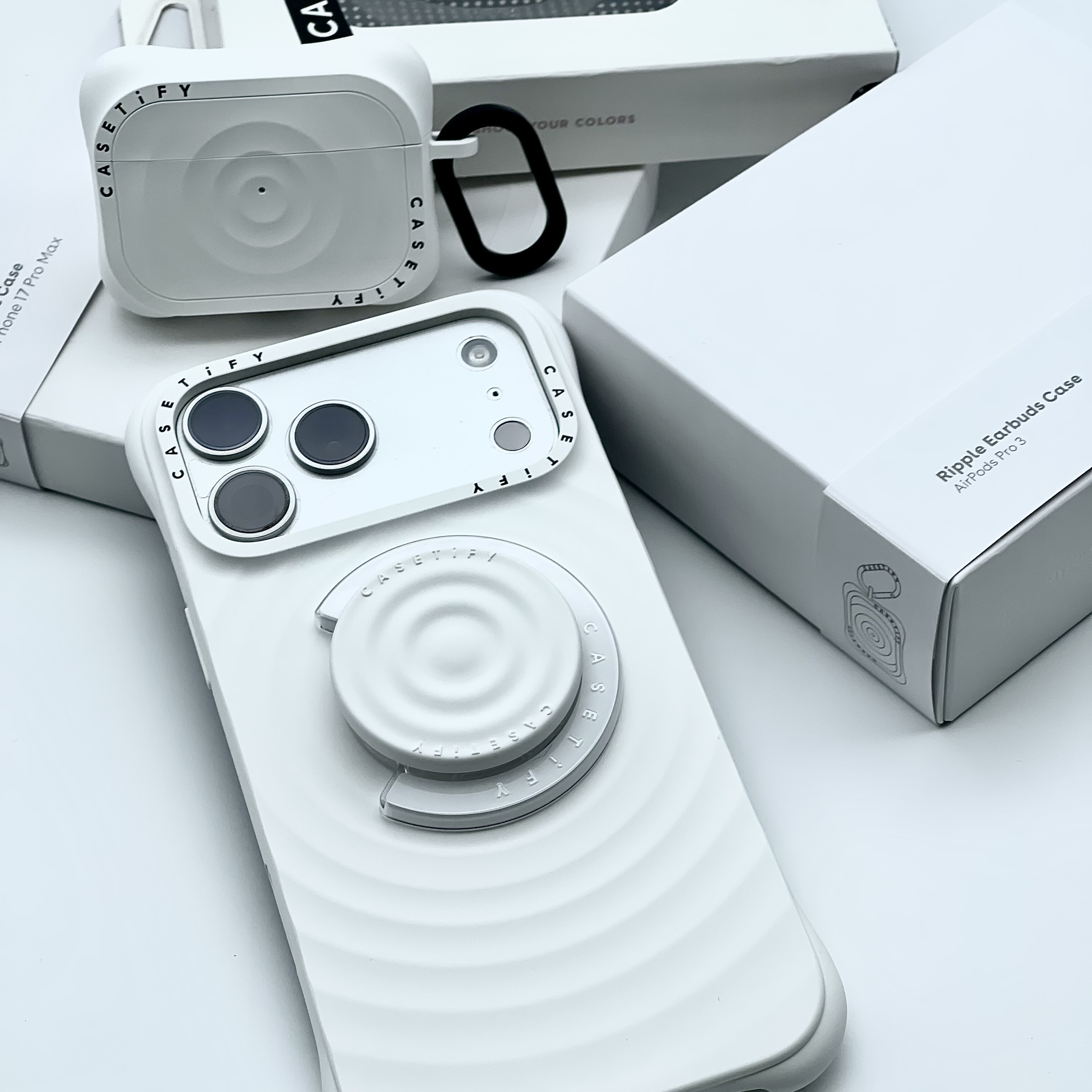 Casetify iPhone MagSafe Ripple Case White, Casetify Essentials Ripple AirPods Pro 3rd Case White 착용 스타일 - 8