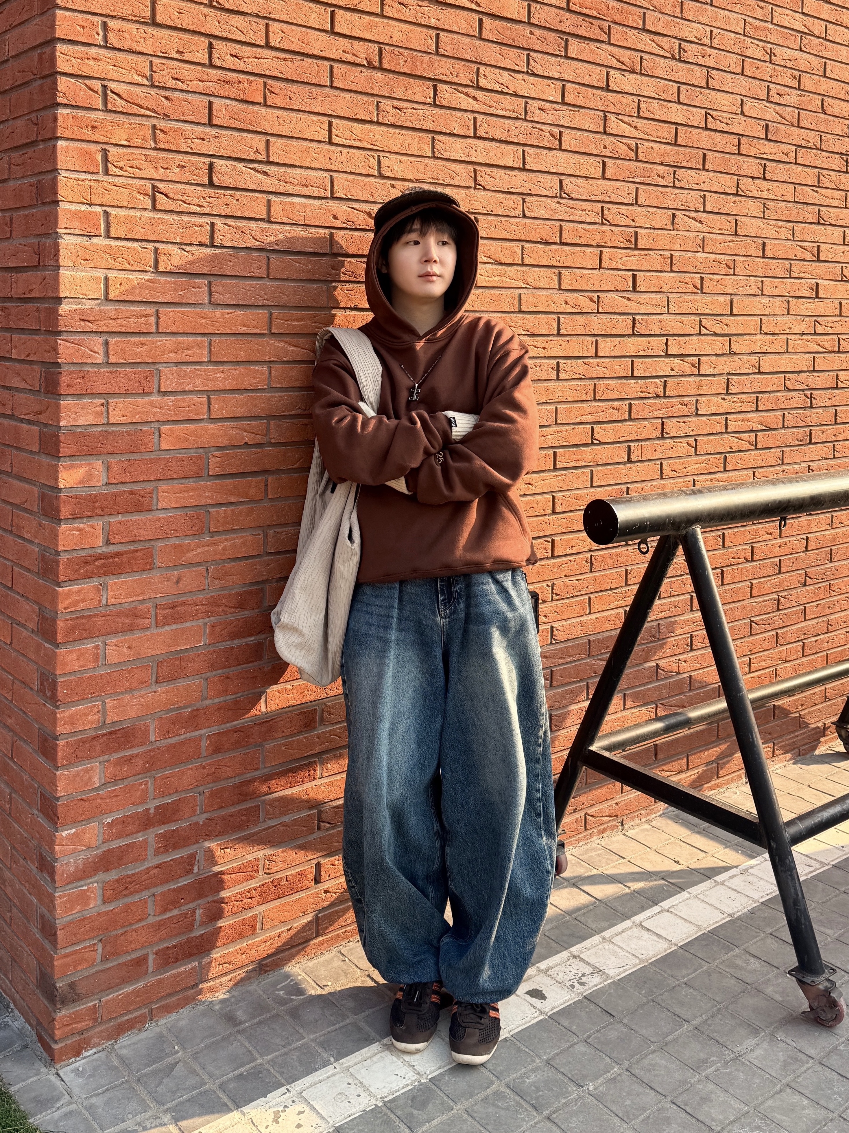 Adidas x Wales Bonner SL 72 Knit Brown, Human Made Military Card Case Black 착용 스타일 - 3