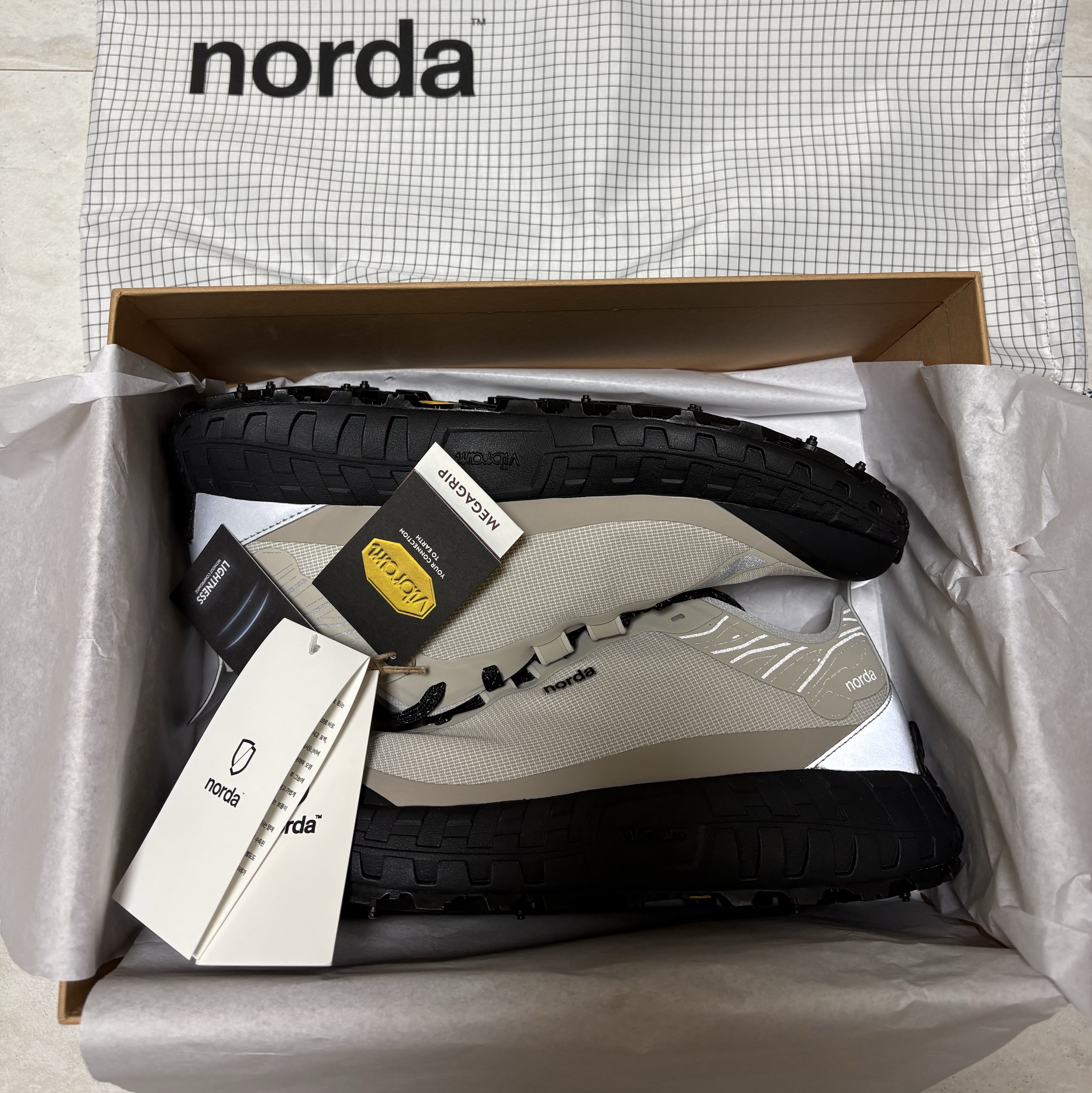 Asics Metaspeed Edge Tokyo Green Gecko Black, Norda 001/A Cinder 착용 스타일 - 2