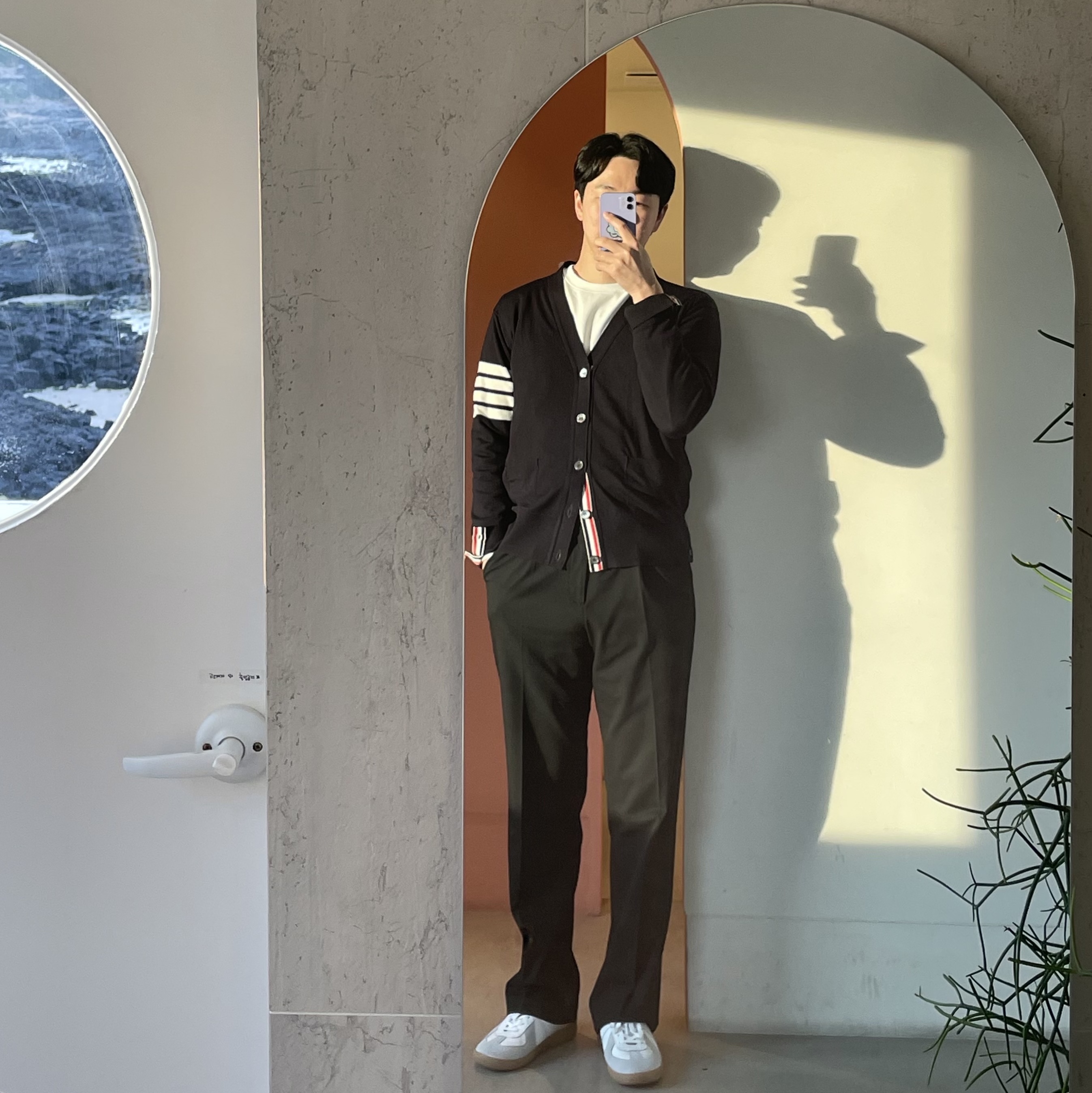 Thom Browne Milano Stitch 4-Bar Cardigan Navy, Thom Browne Sustainable Fine Merino Wool 4-Bar Classic Cardigan Navy 착용 스타일 - 1