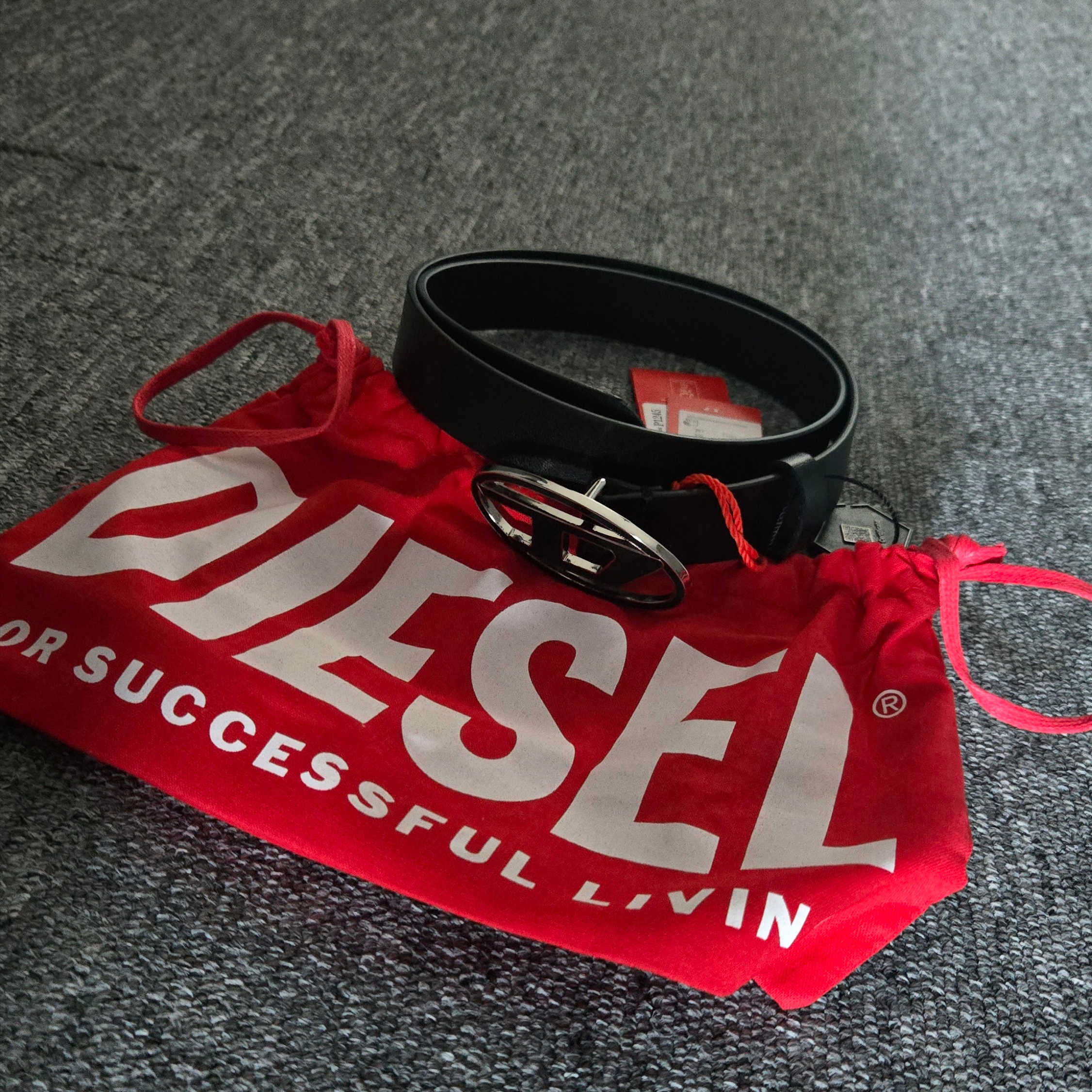 (W) Diesel B-1DR 25 Leather Belt with Enamelled Buckle Black 착용 스타일 - 2