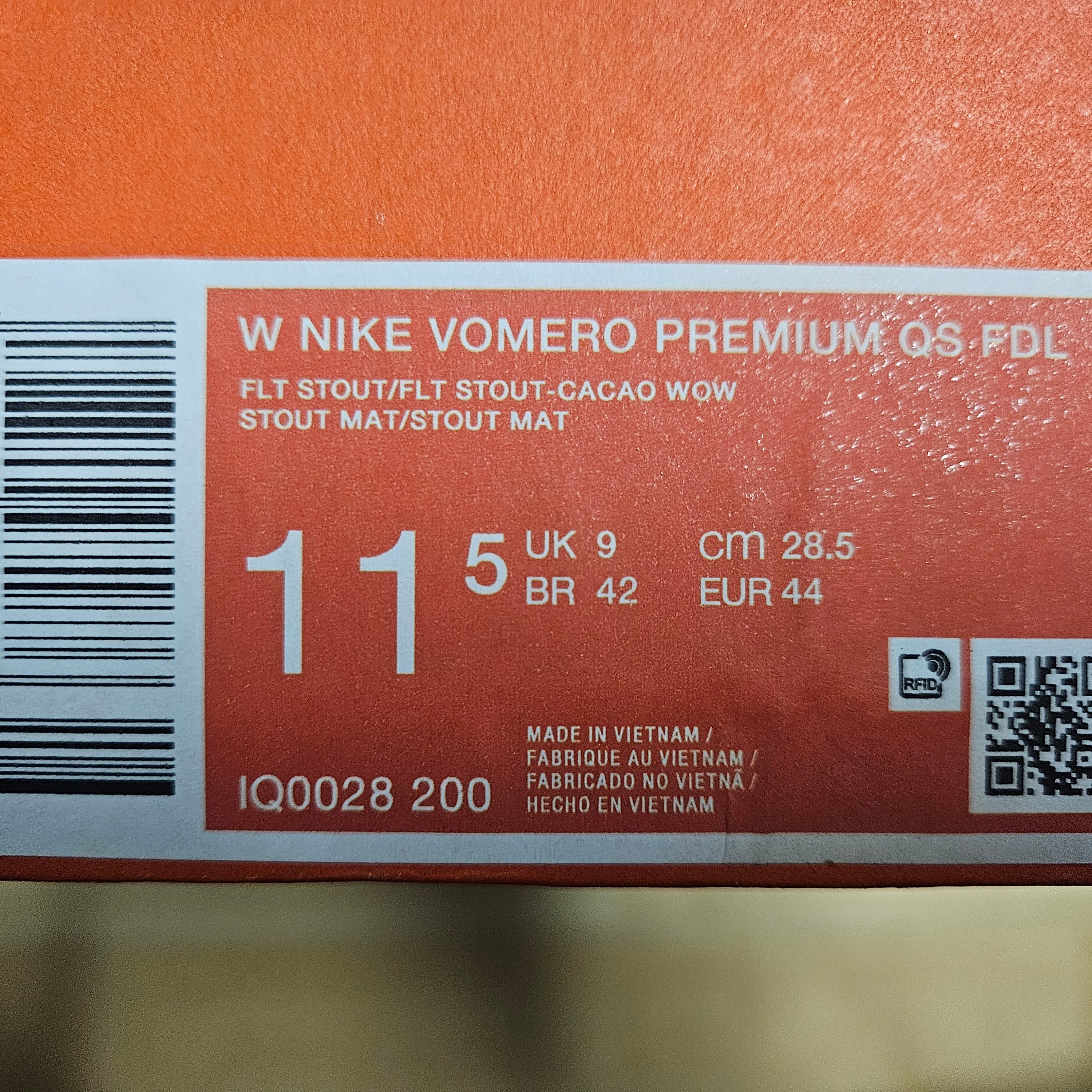 (W) Nike Vomero Premium QS Flat Stout 착용 스타일 - 2